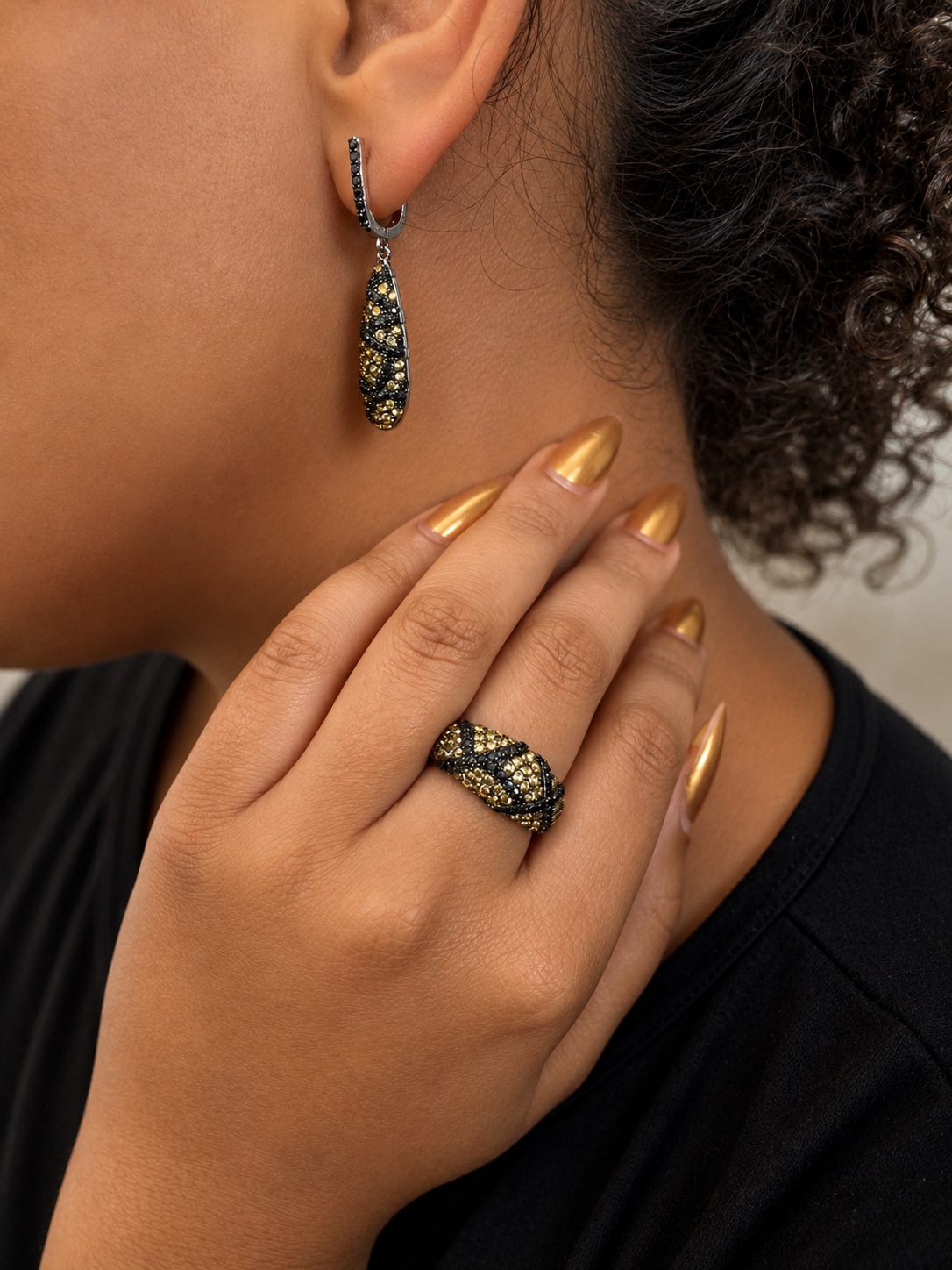Ring with yellow & black sapphires