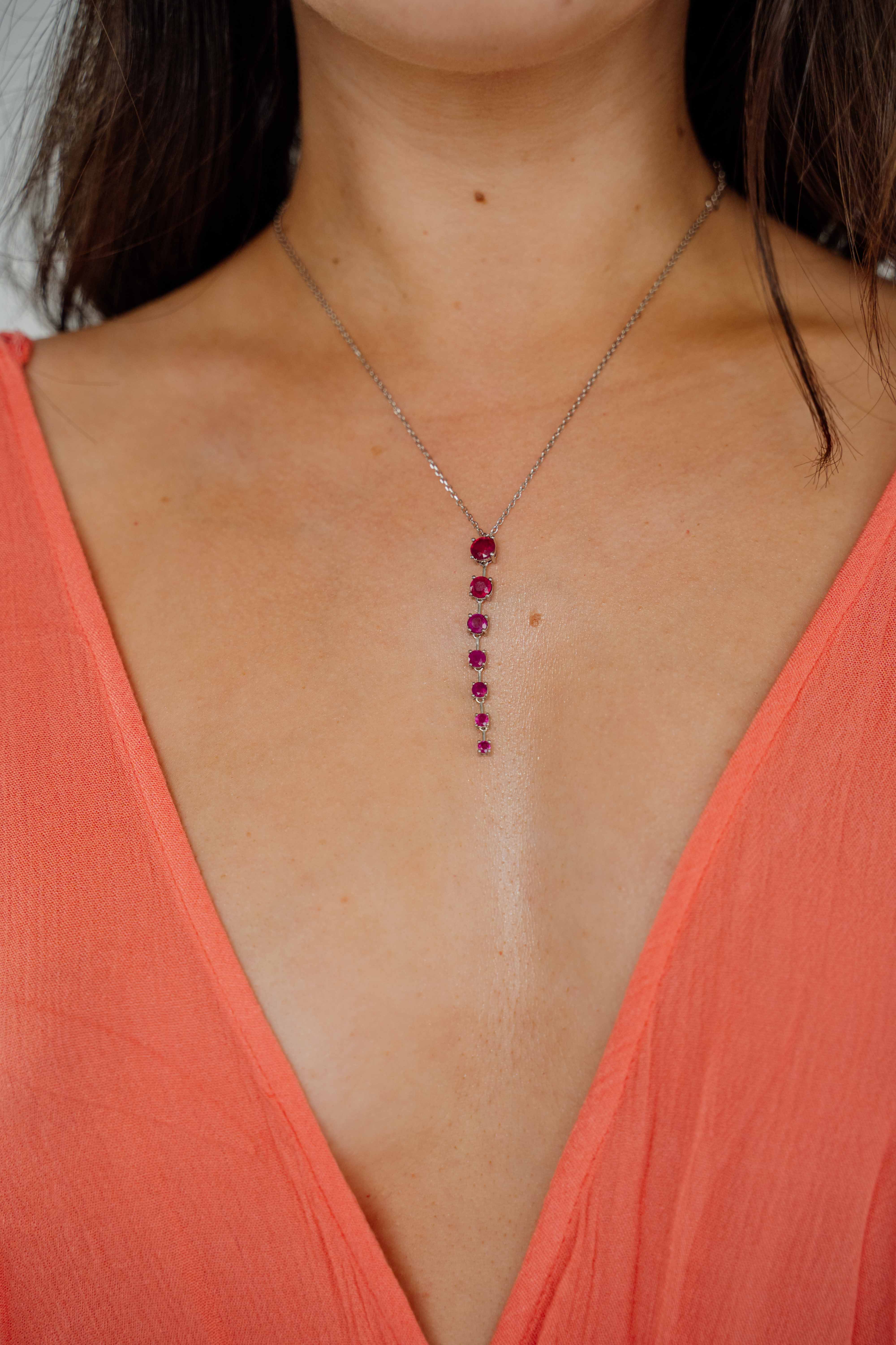 Colar de sete rubis facetados