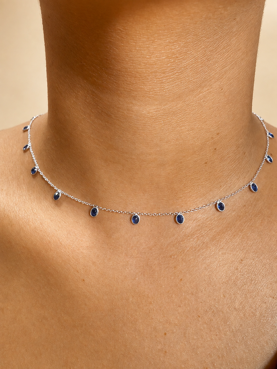 Necklace in 925 sterling silver with teardrop sapphires.