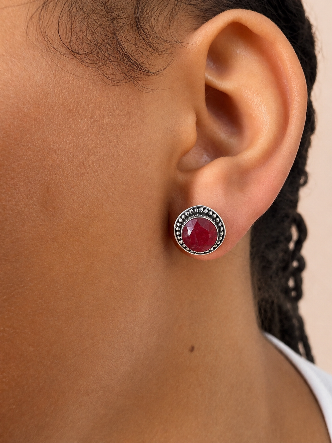 925 Silver earrings with round rubies