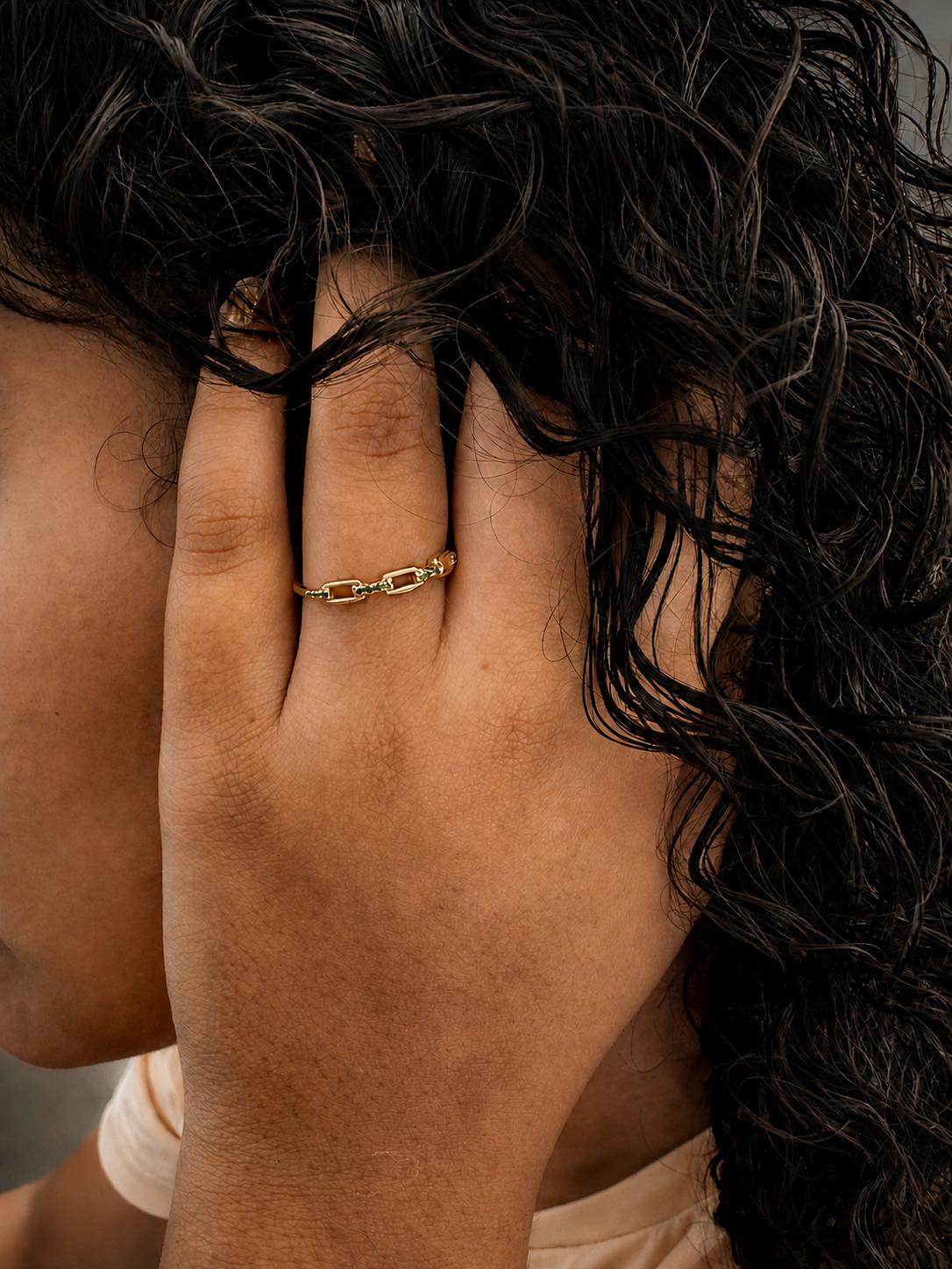 Minimalist 925 gold-plated silver ring with peridot