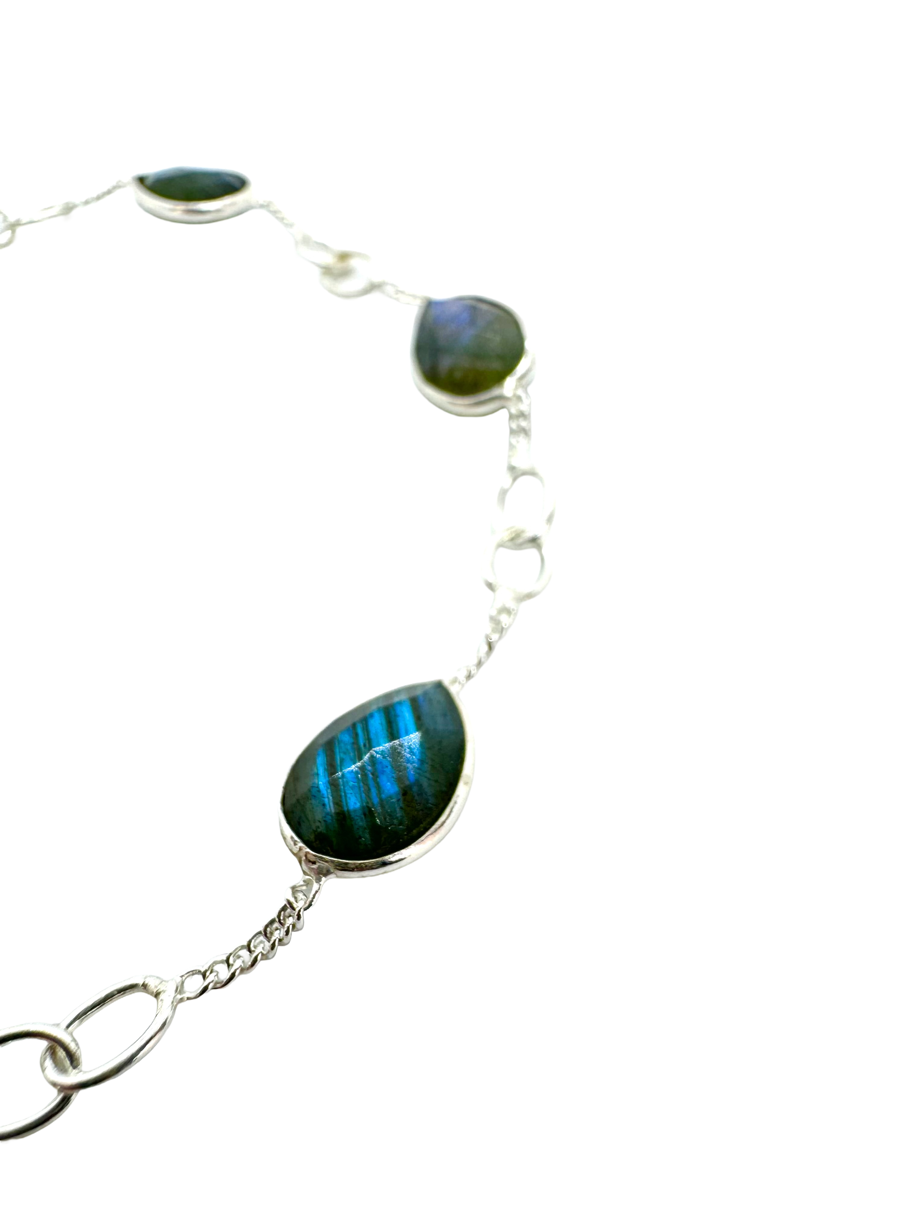 Pulseira de prata de lei e labradorite em forma de lágrima