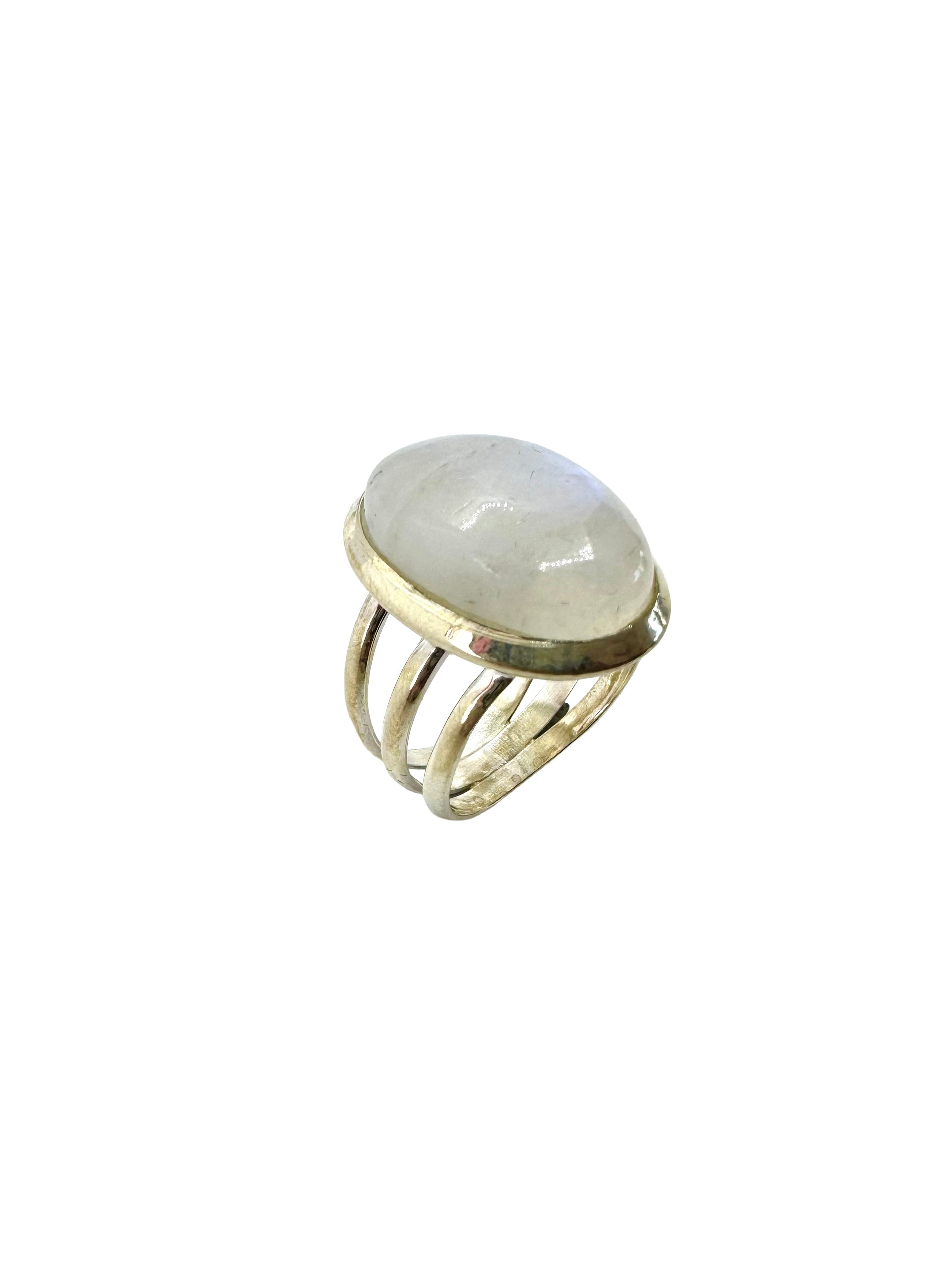 Anel de prata de lei e cabochão de pedra da lua