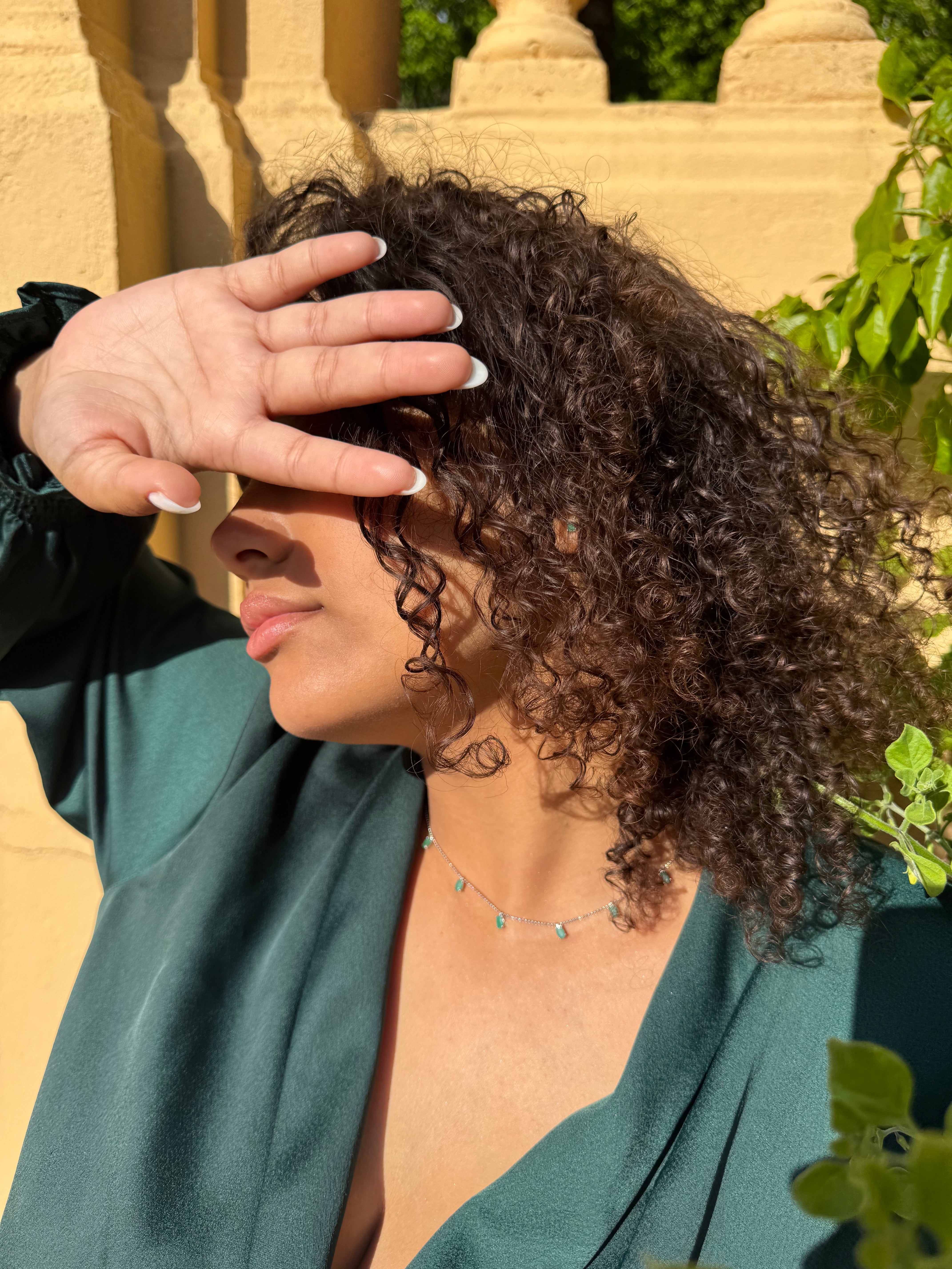 Colar Esmeralda Intemporal | Prata de Lei com 15 Esmeraldas Facetadas