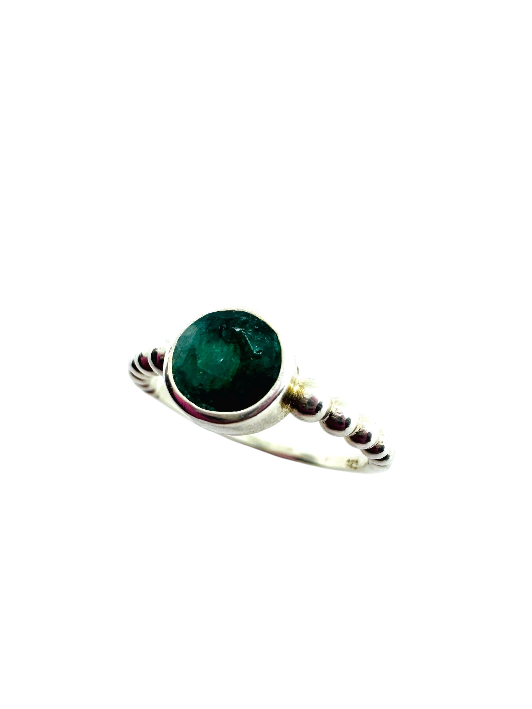 Anel Solitário | Cabochão Esmeralda e Prata de Lei