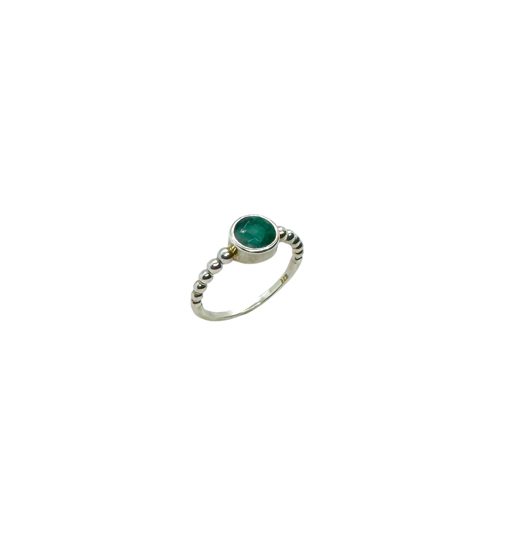 Anel Solitário | Cabochão Esmeralda e Prata de Lei