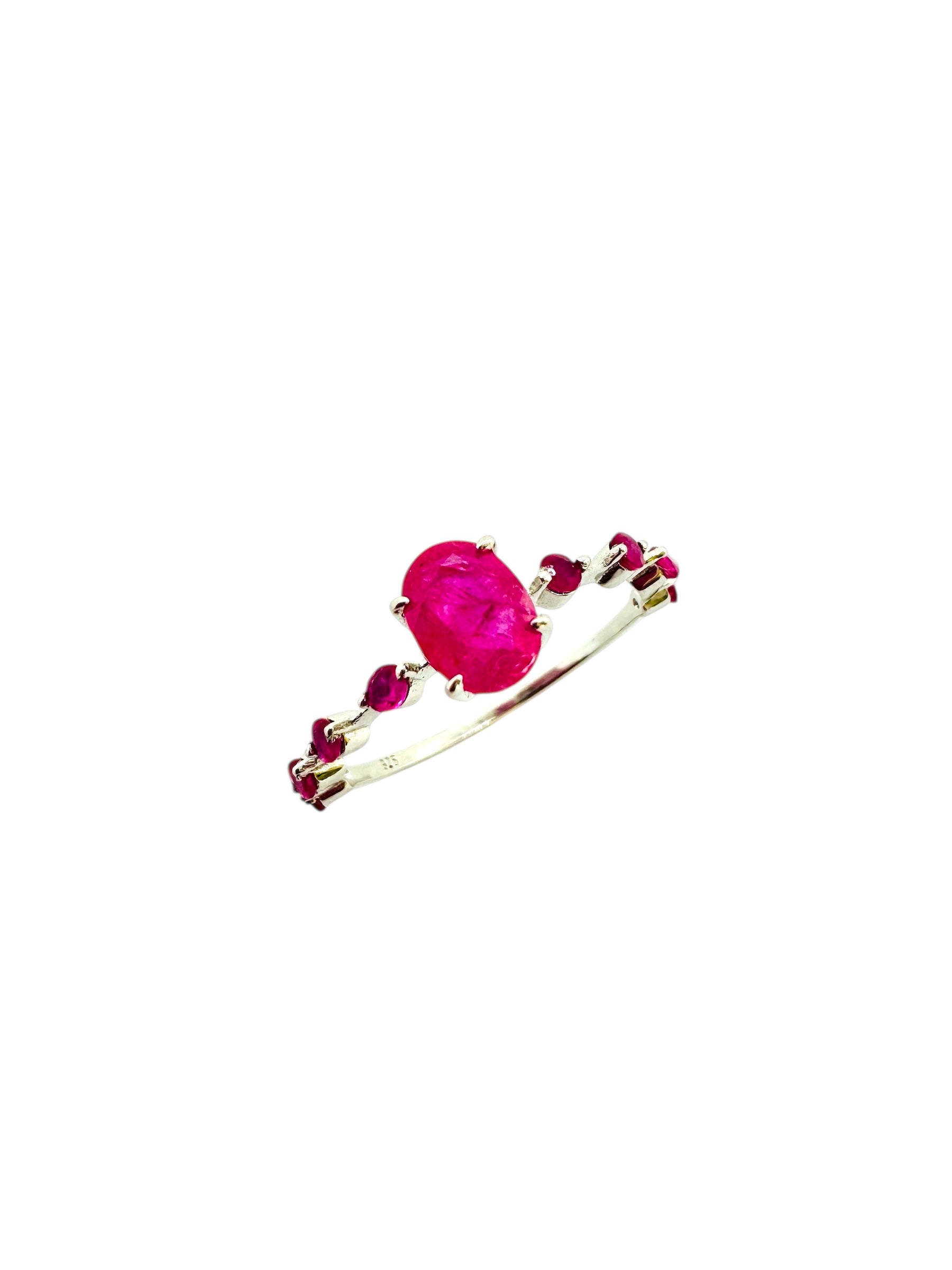 Anel oval central rubi | Prata de lei e rubis facetados