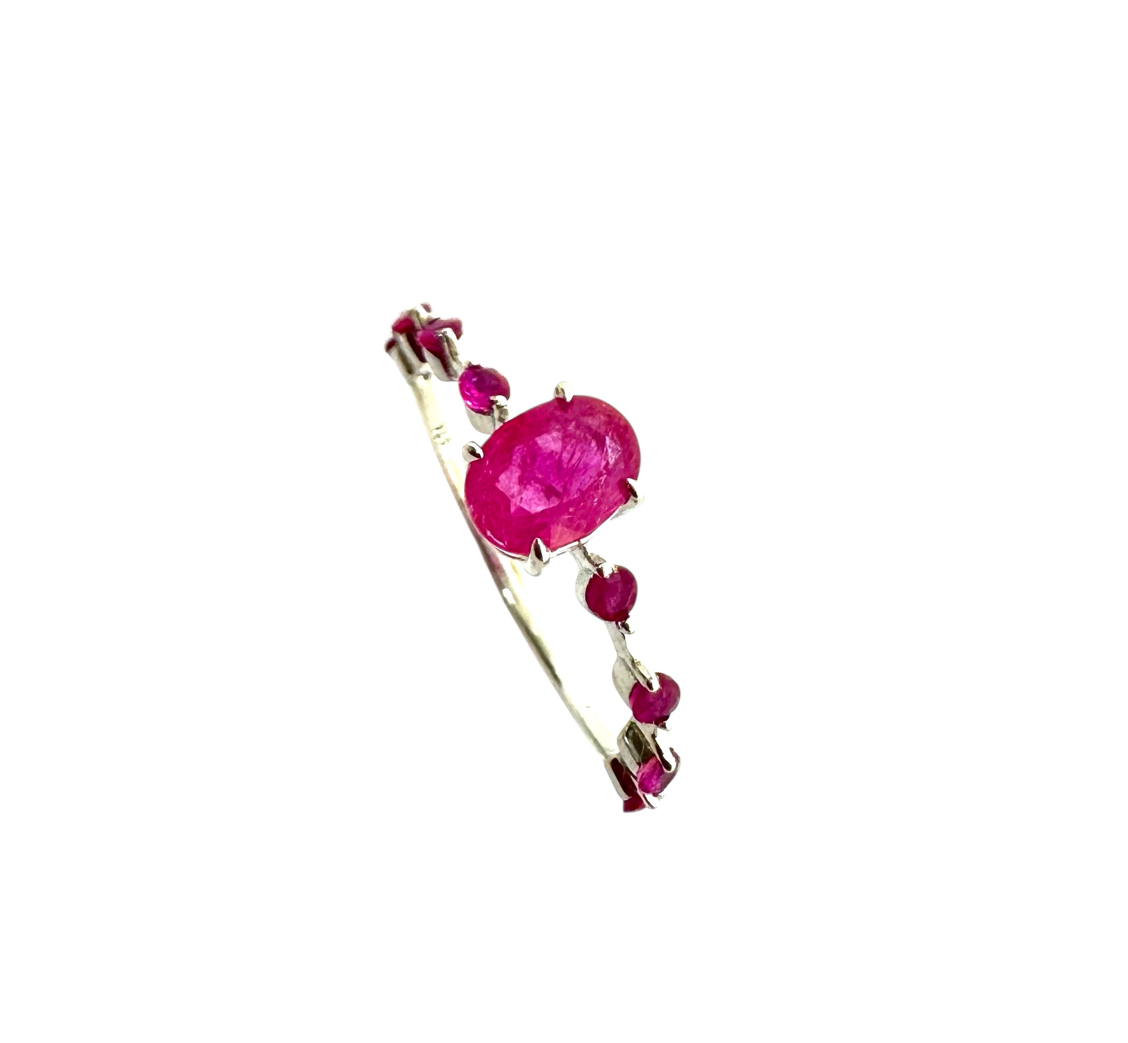 Anel oval central rubi | Prata de lei e rubis facetados