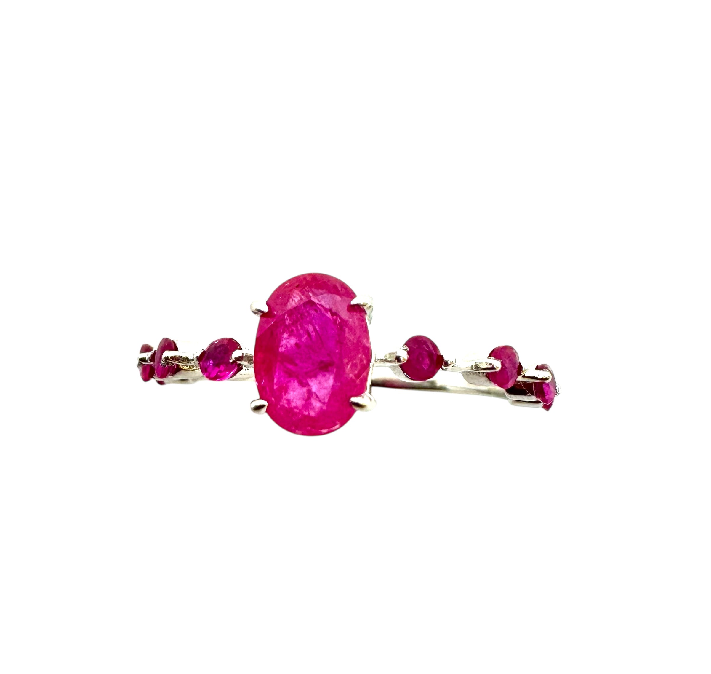 Anel oval central rubi | Prata de lei e rubis facetados