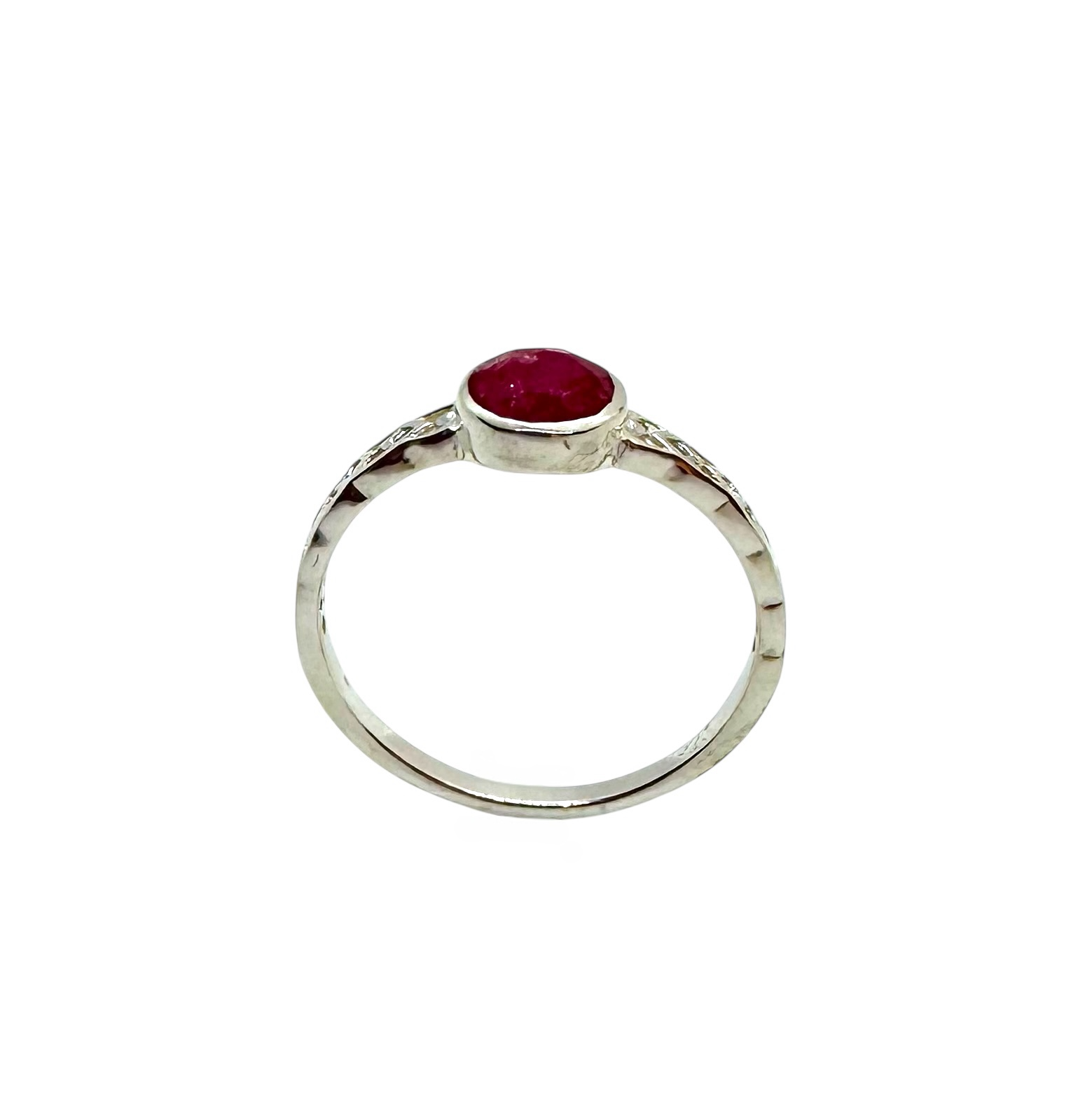 Anel Cabochão de Rubi | Prata de Lei e Rubi