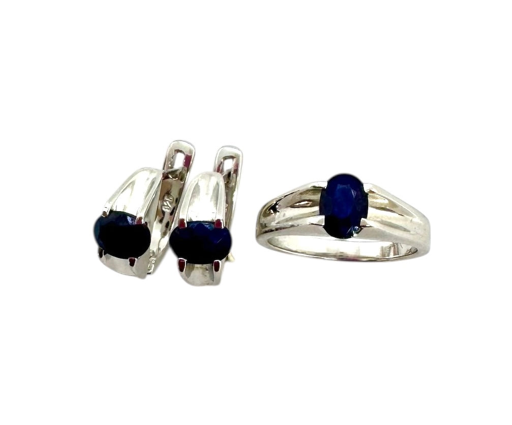 Brinco oval de safira azul em prata