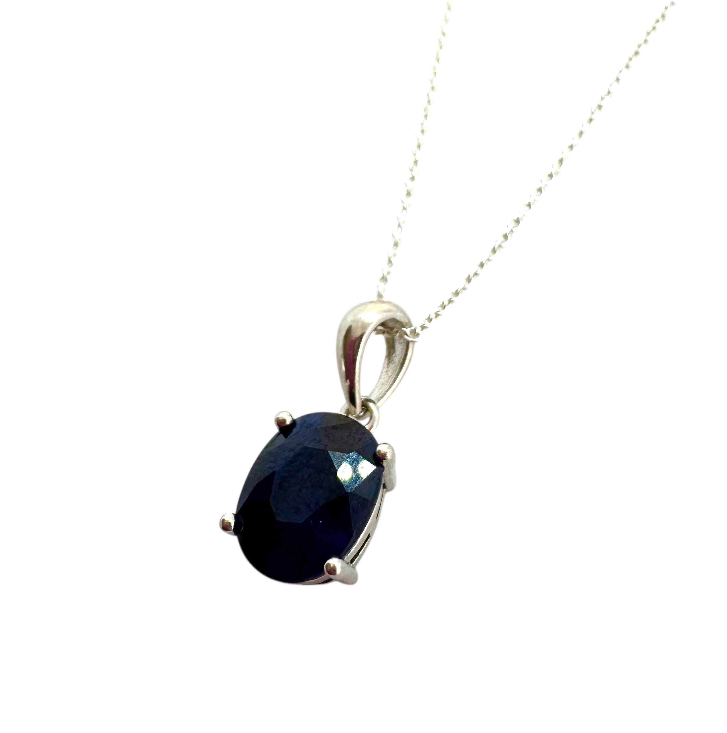 Colar em Prata com Safira Azul Oval