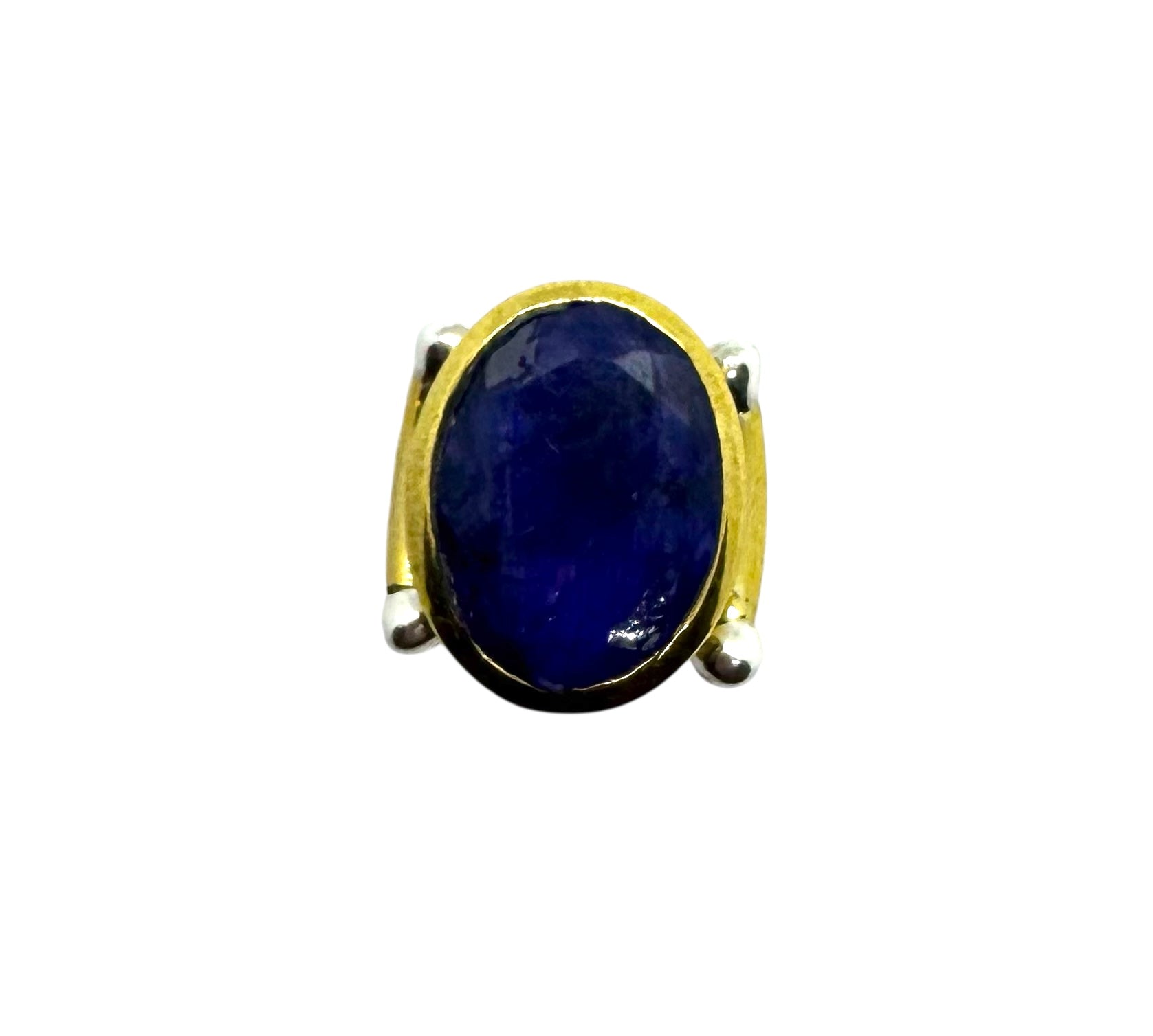 Anel em prata com safira azul oval e detalhes em latão dourado
