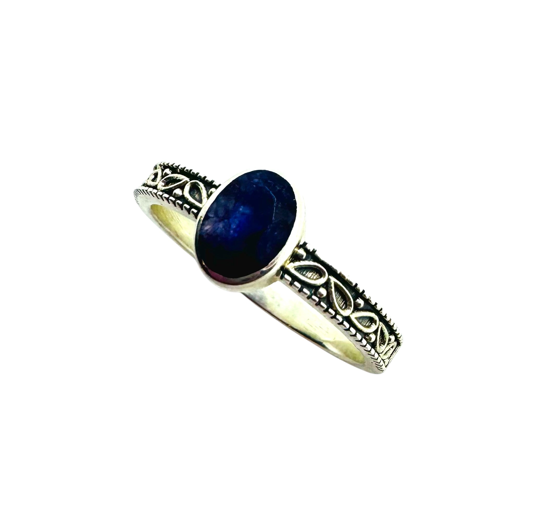 Anel em Prata com Safira Cabochão Oval