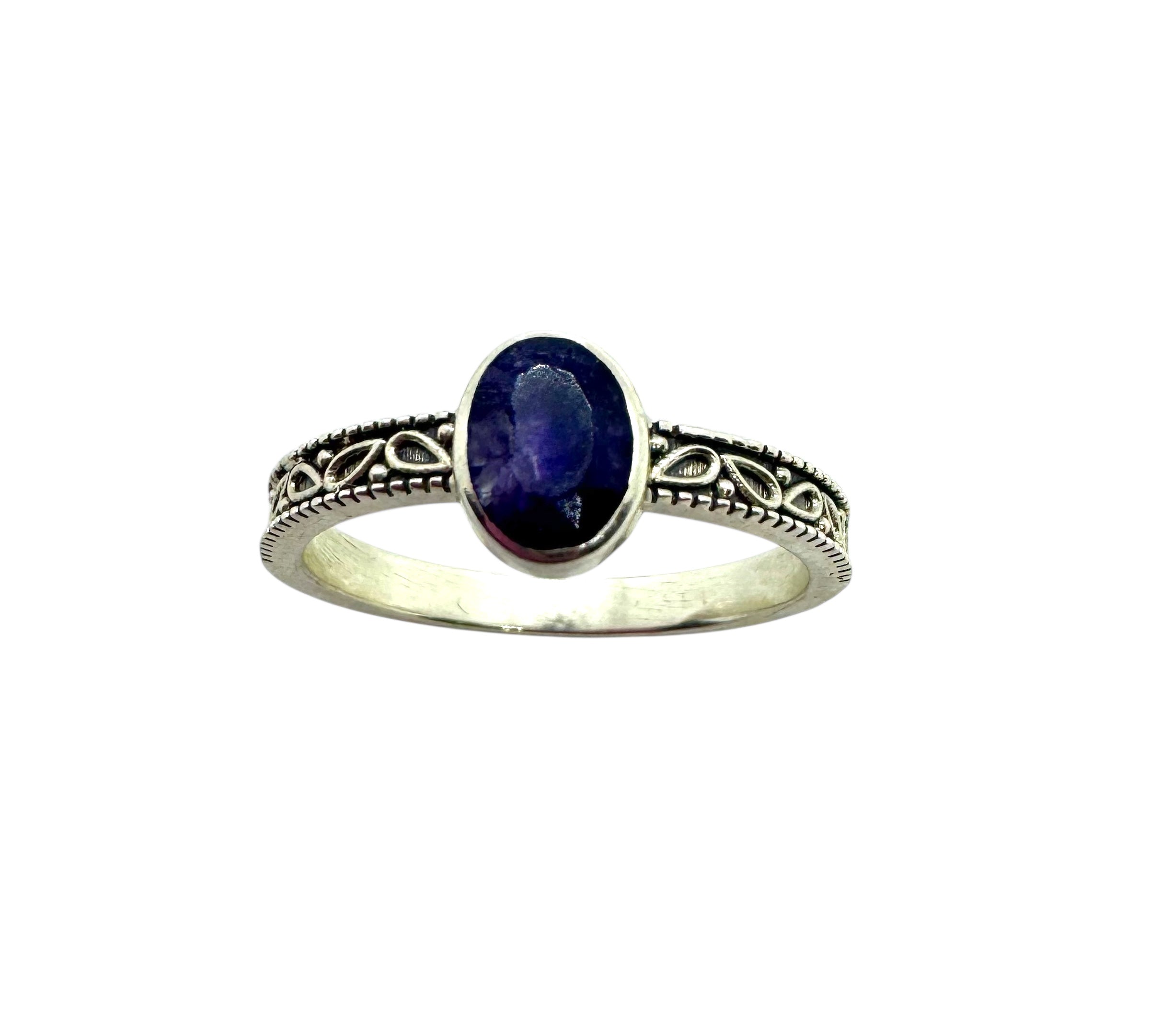 Anel em Prata com Safira Cabochão Oval