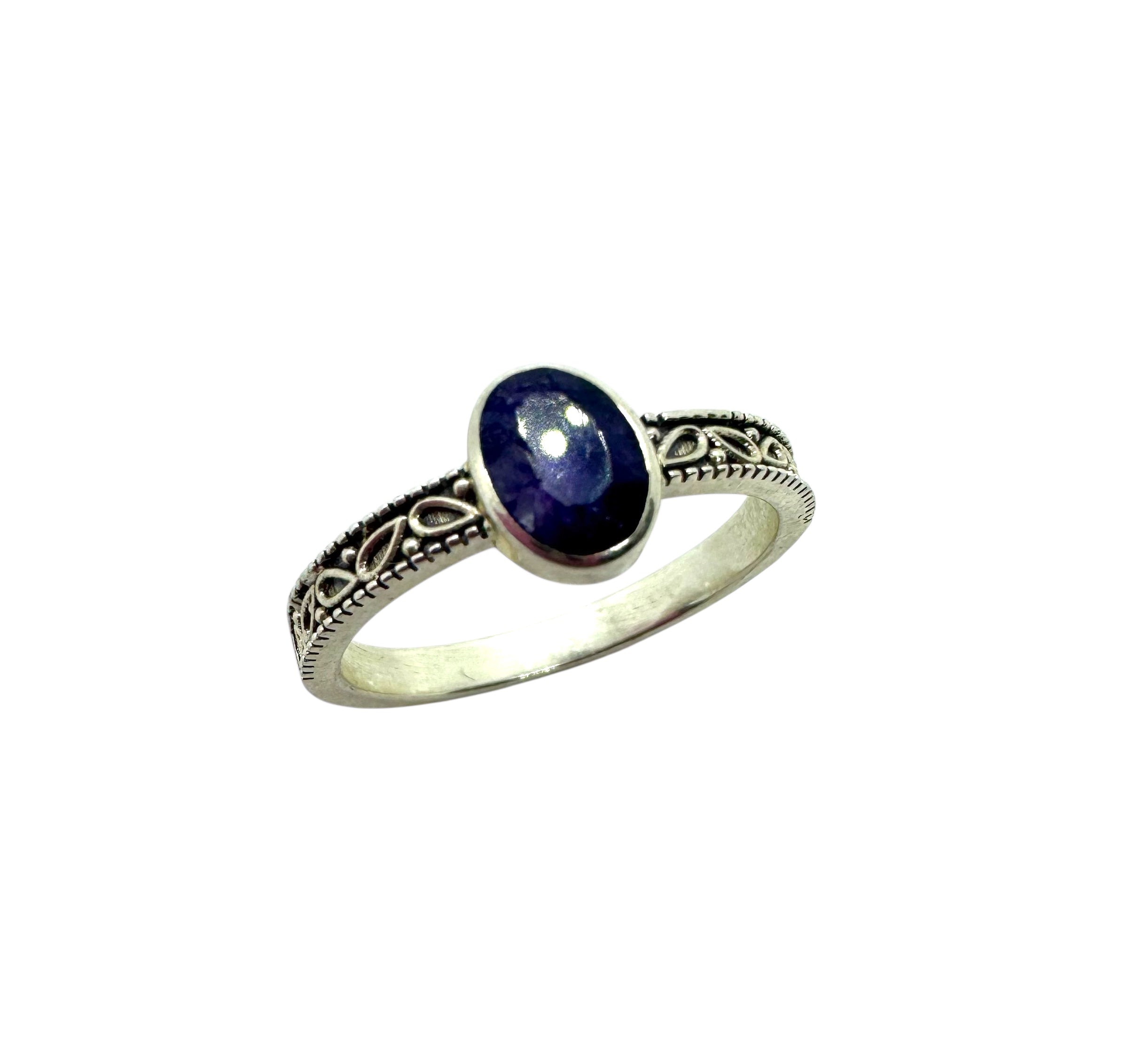 Anel em Prata com Safira Cabochão Oval