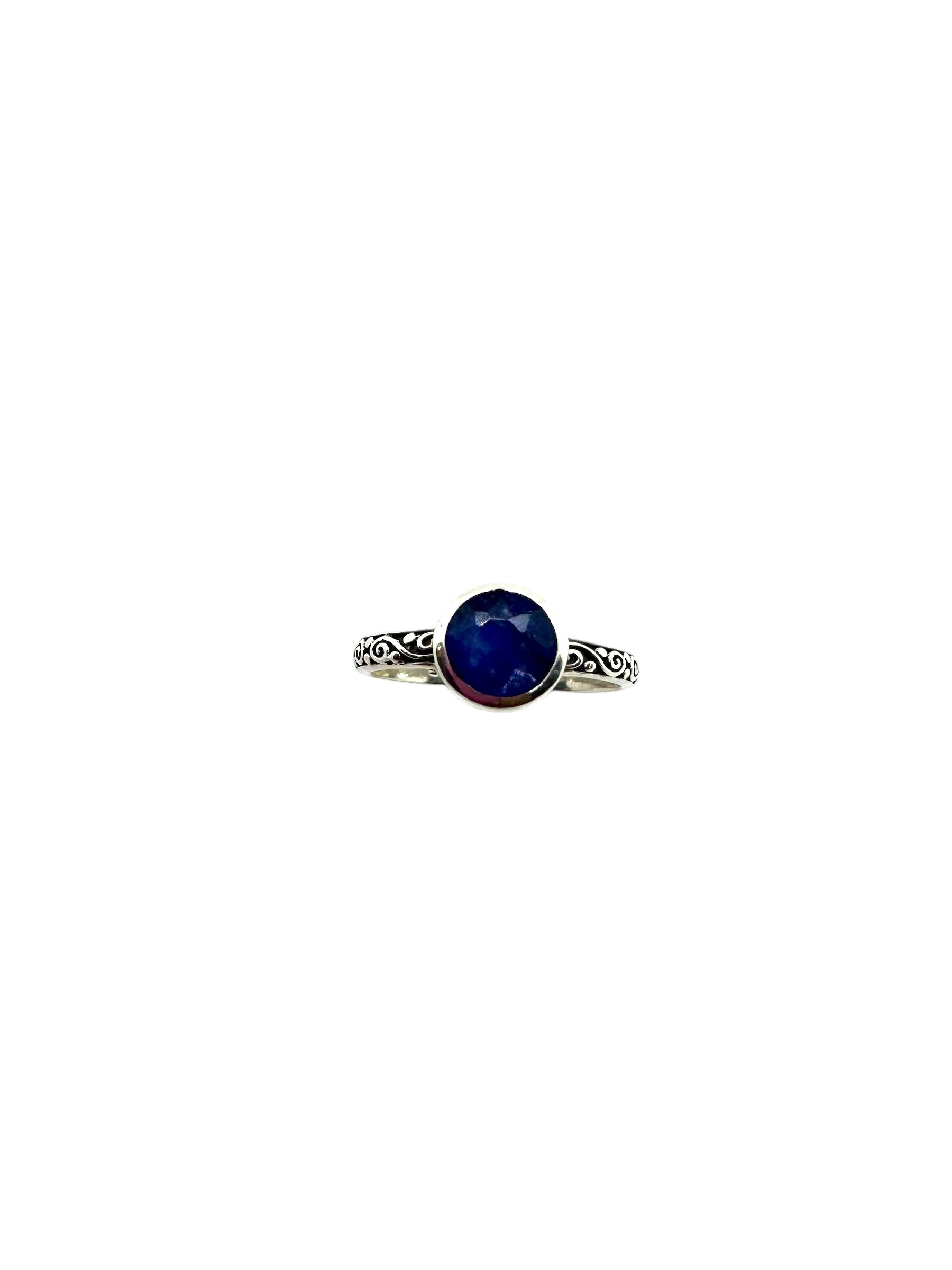 Anel Simples em Prata com Safira Cabochão Redondo