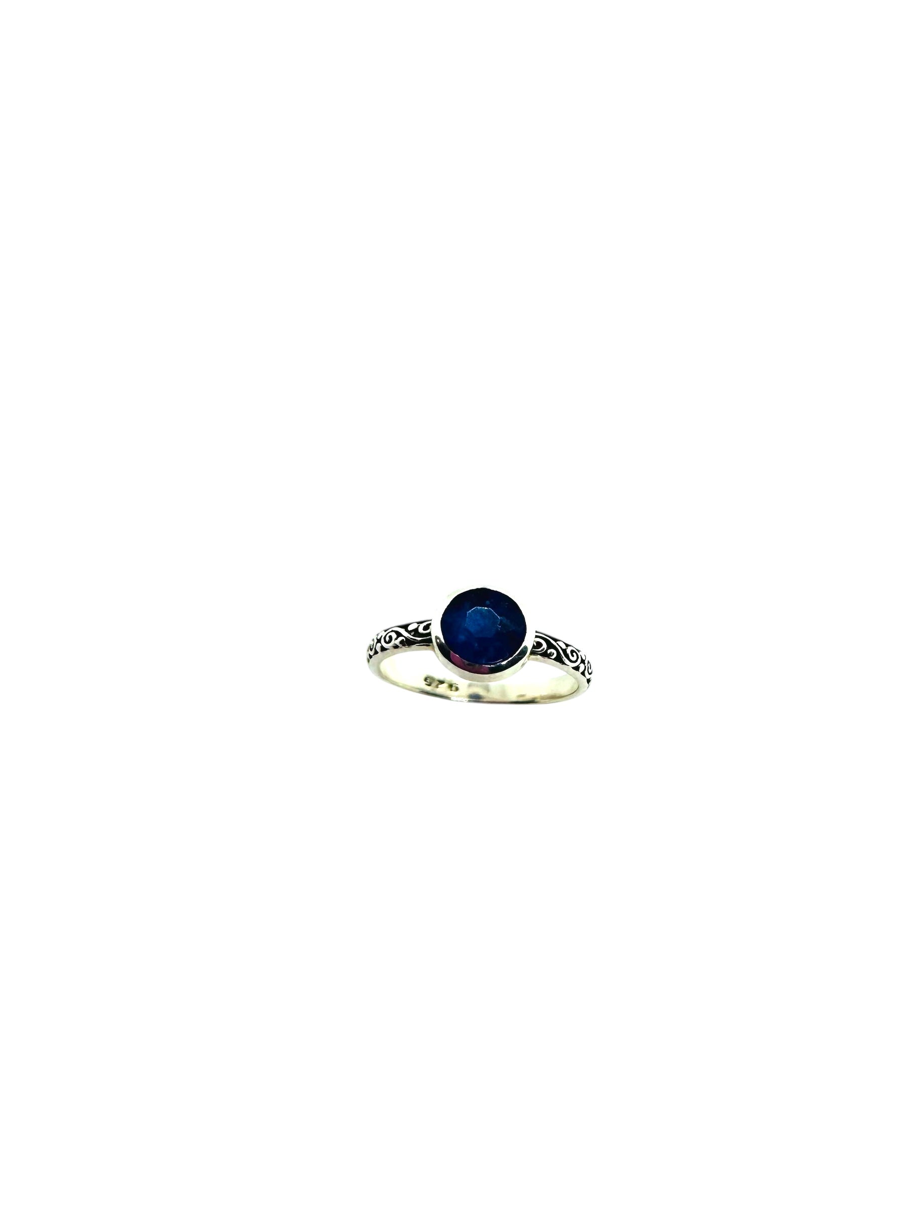 Anel Simples em Prata com Safira Cabochão Redondo