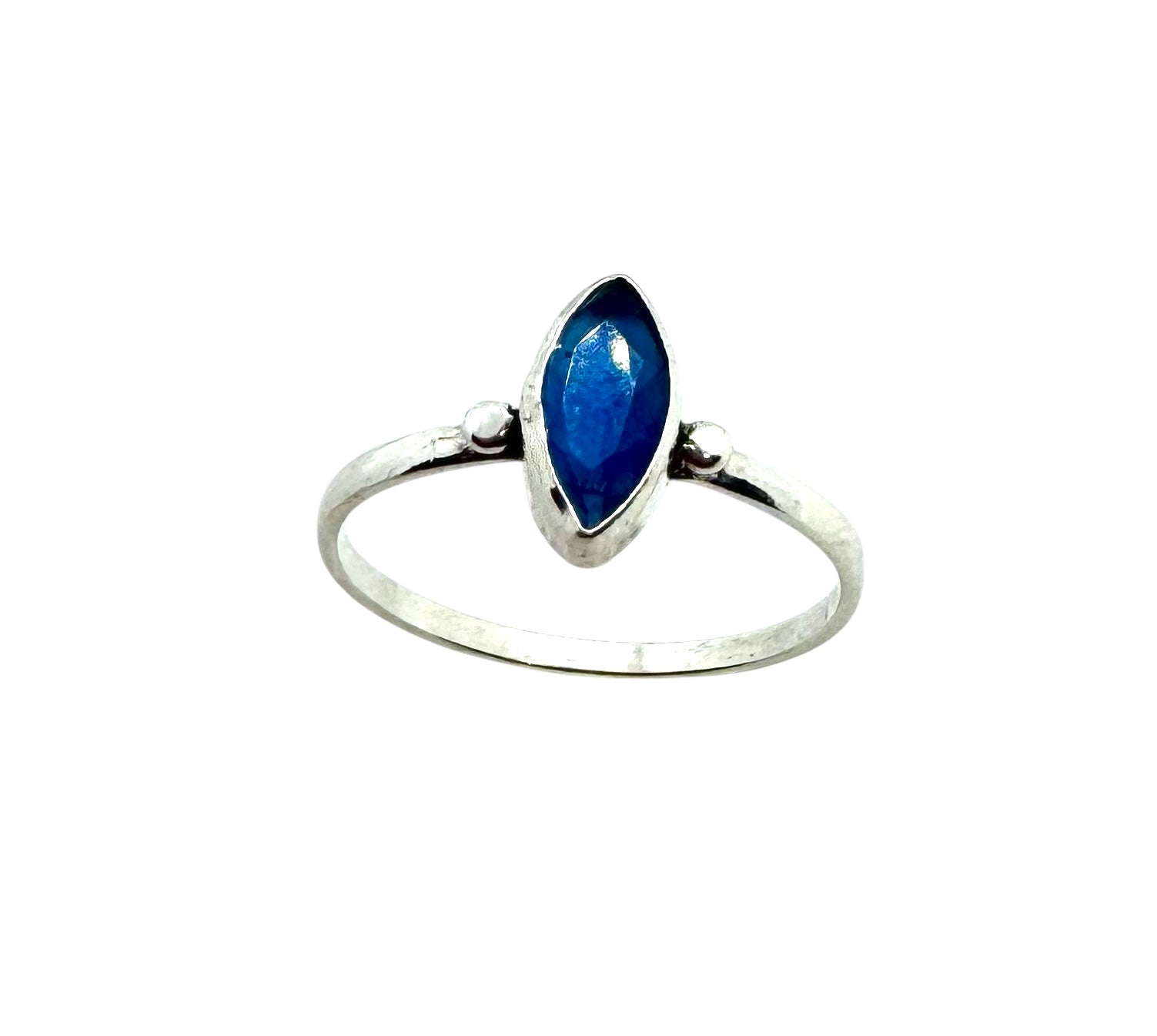 Anel Minimalista em Prata com Safira Azul Marquise