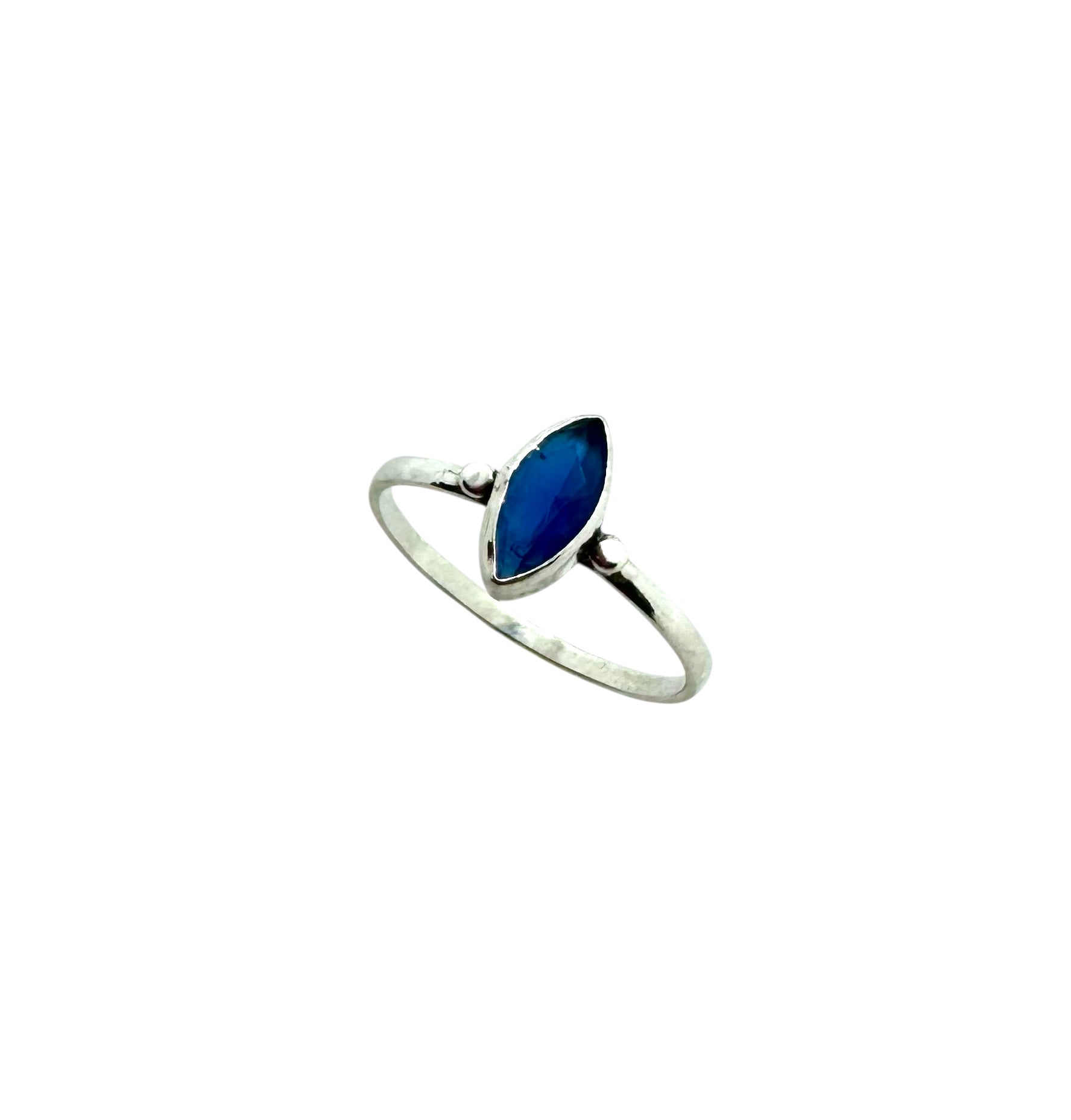 Anel Minimalista em Prata com Safira Azul Marquise