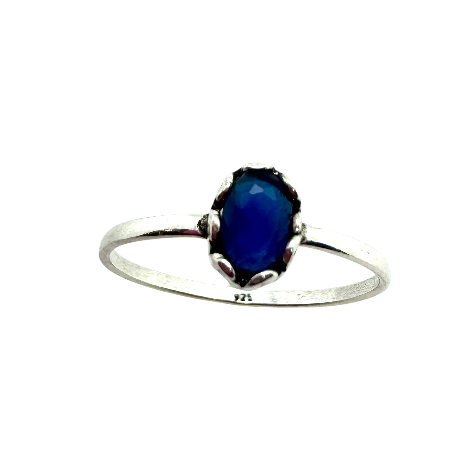 Anel solitário minimalista prateado com safira azul oval
