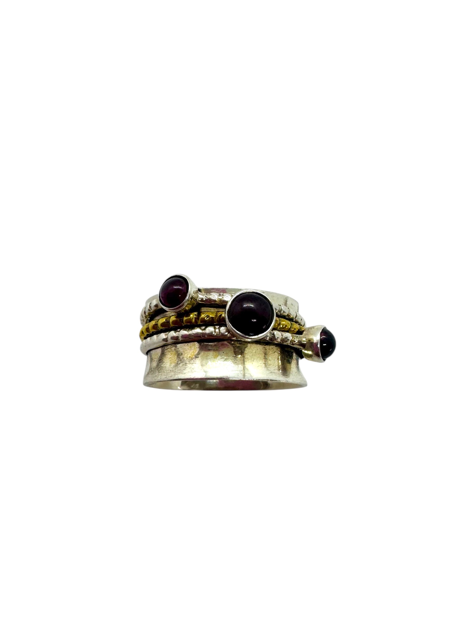 Anel Cabochão Móvel com Granada | Detalhes em Prata de Lei e Latão