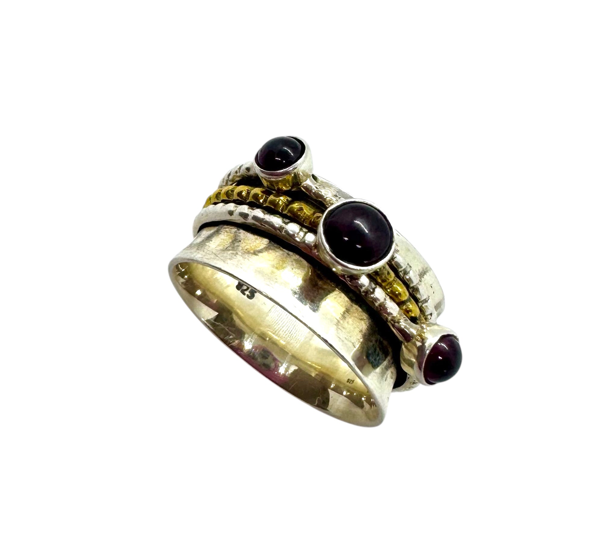 Anel Cabochão Móvel com Granada | Detalhes em Prata de Lei e Latão