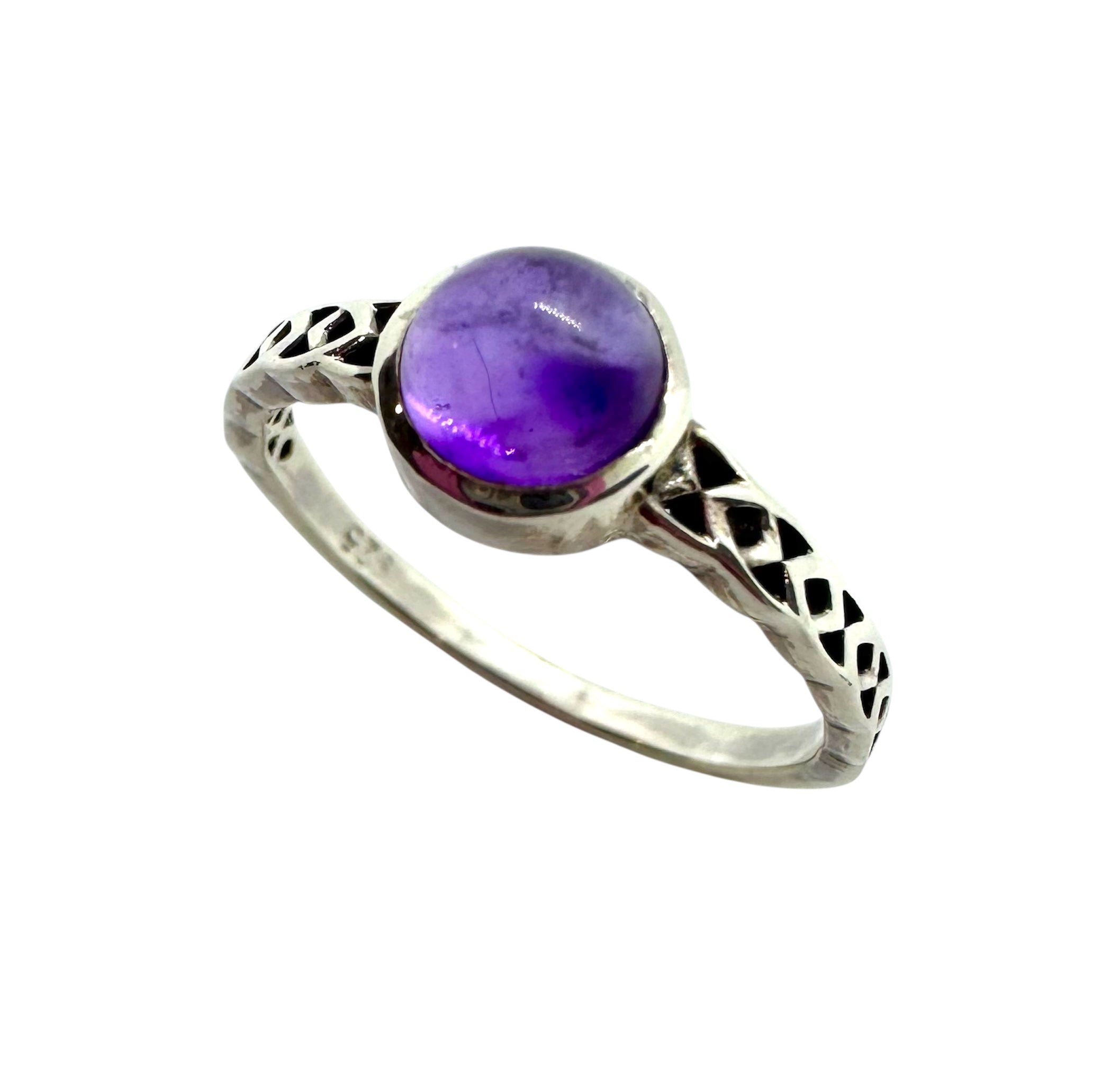 Anel com Ametista Cabochão e Anel Detalhado