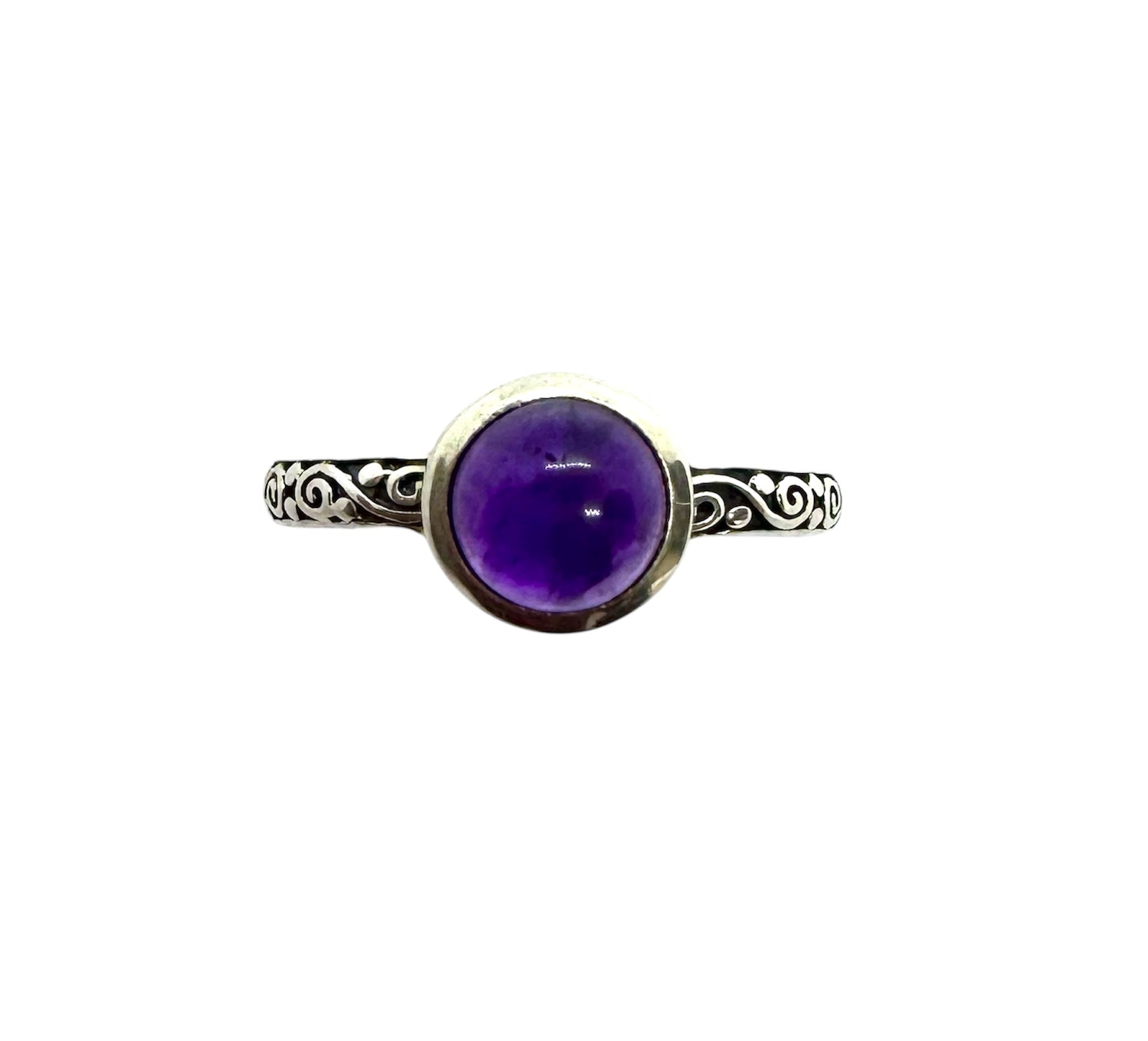 Anel em Prata com Ametista Cabochão Redondo e Anel de Pormenor