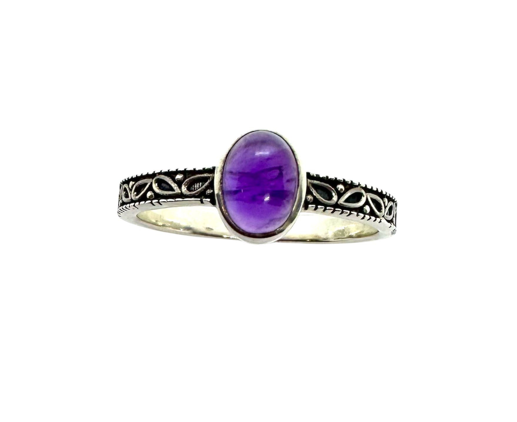 Anel com Ametista Cabochão e Anel Detalhado