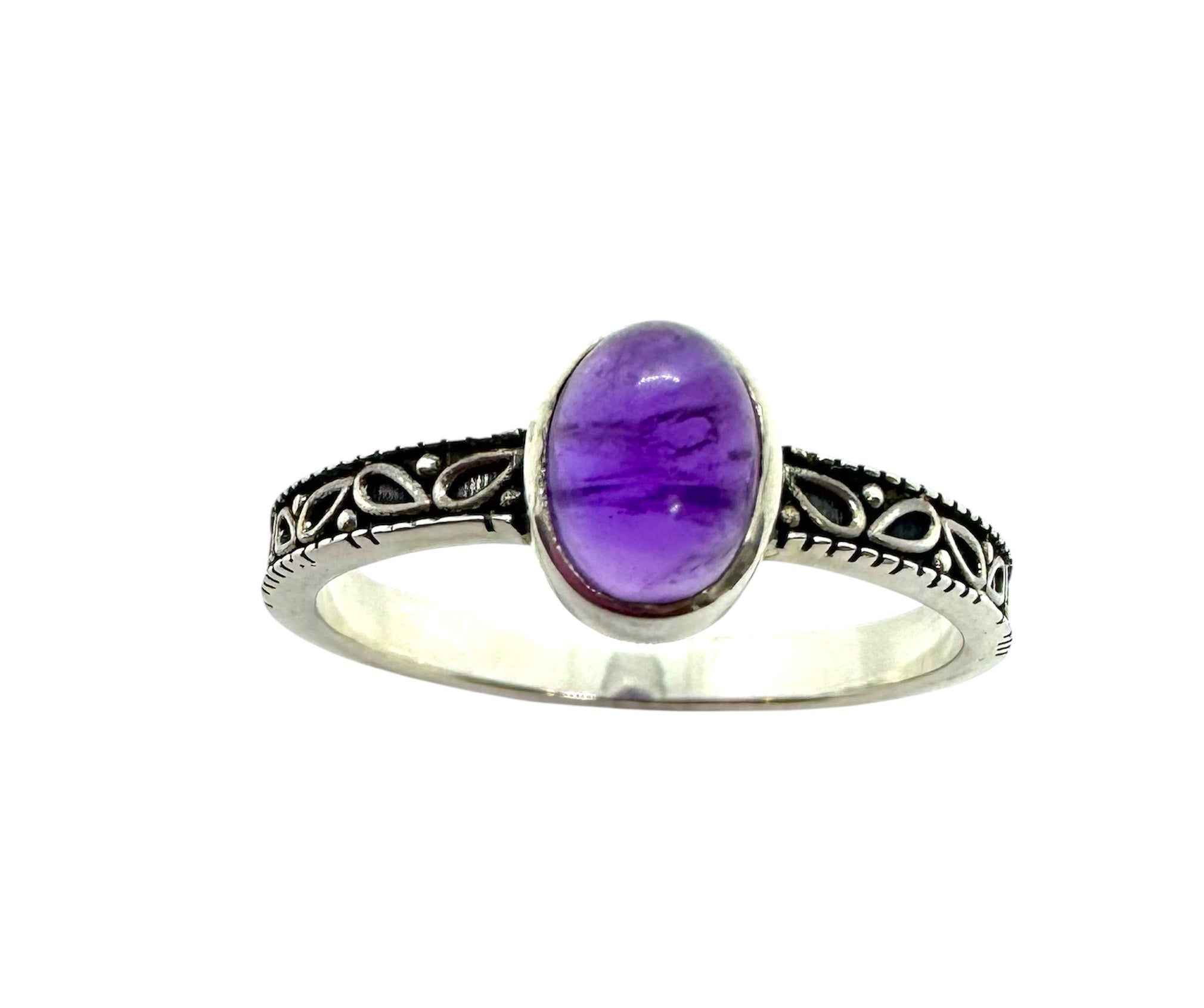 Anel com Ametista Cabochão e Anel Detalhado