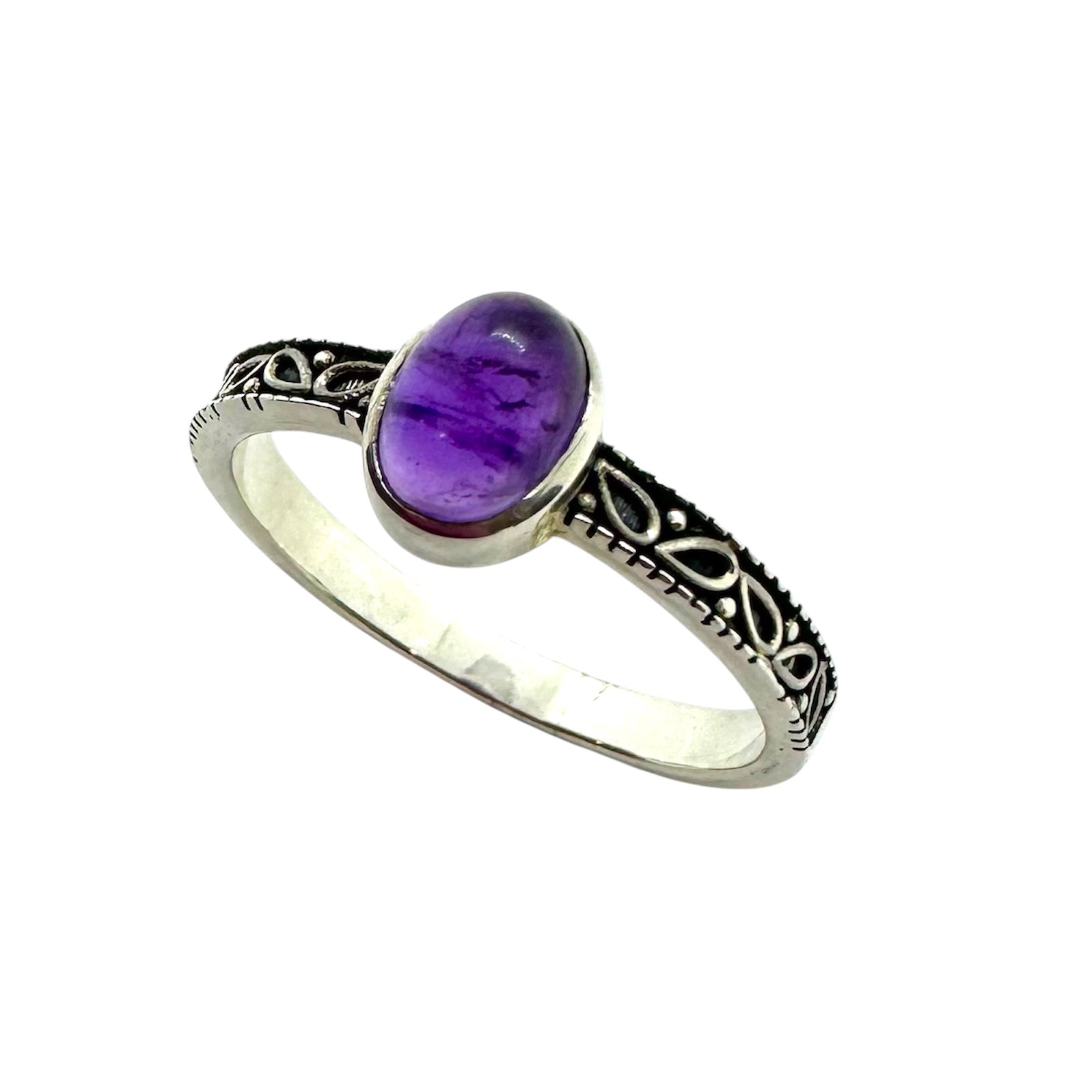 Anel com Ametista Cabochão e Anel Detalhado