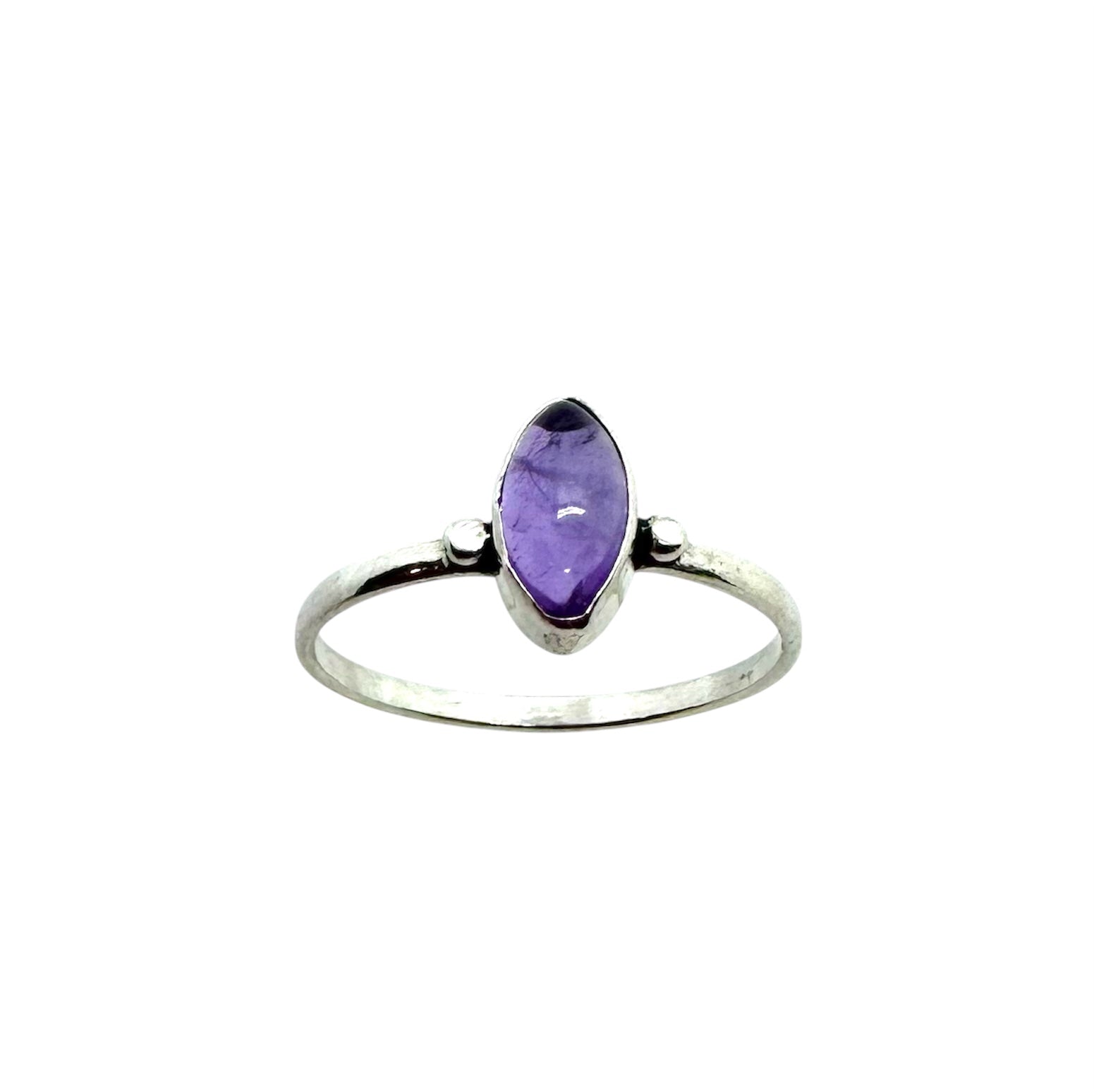 Anel em Prata com Cabochão Marquise e Ametista
