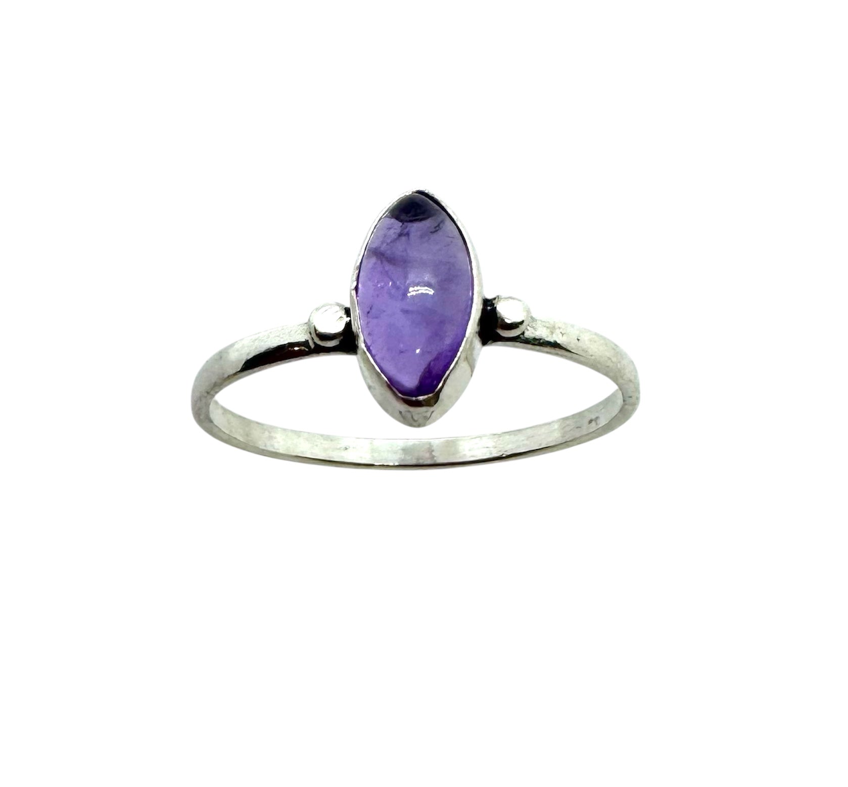 Anel em Prata com Cabochão Marquise e Ametista