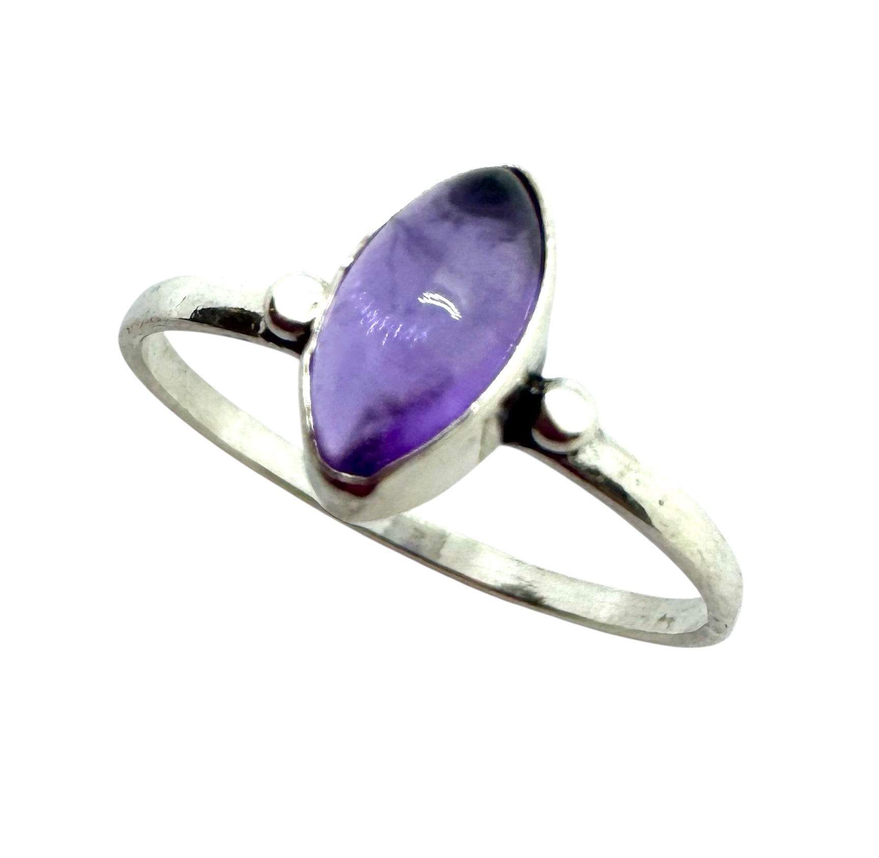 Anel em Prata com Cabochão Marquise e Ametista