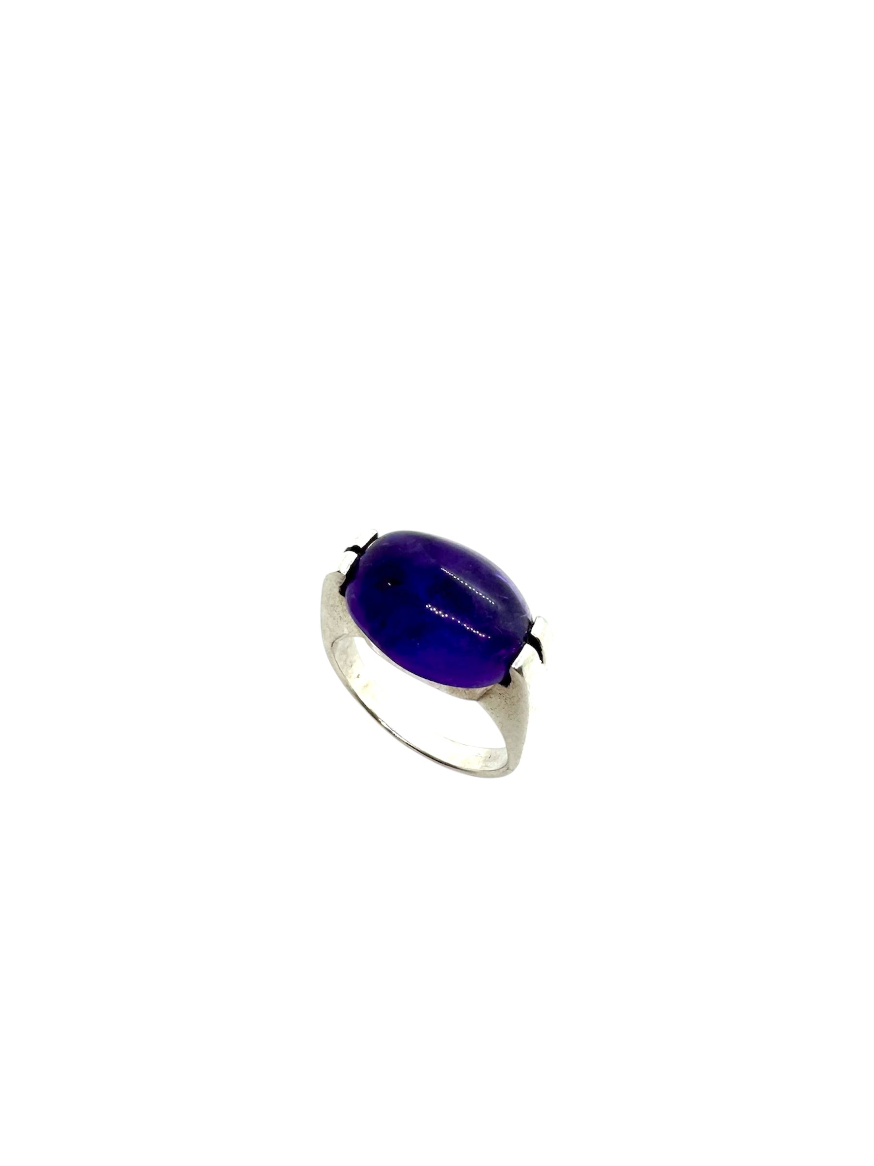 Anel com Cabochão Oval Grande Ametista