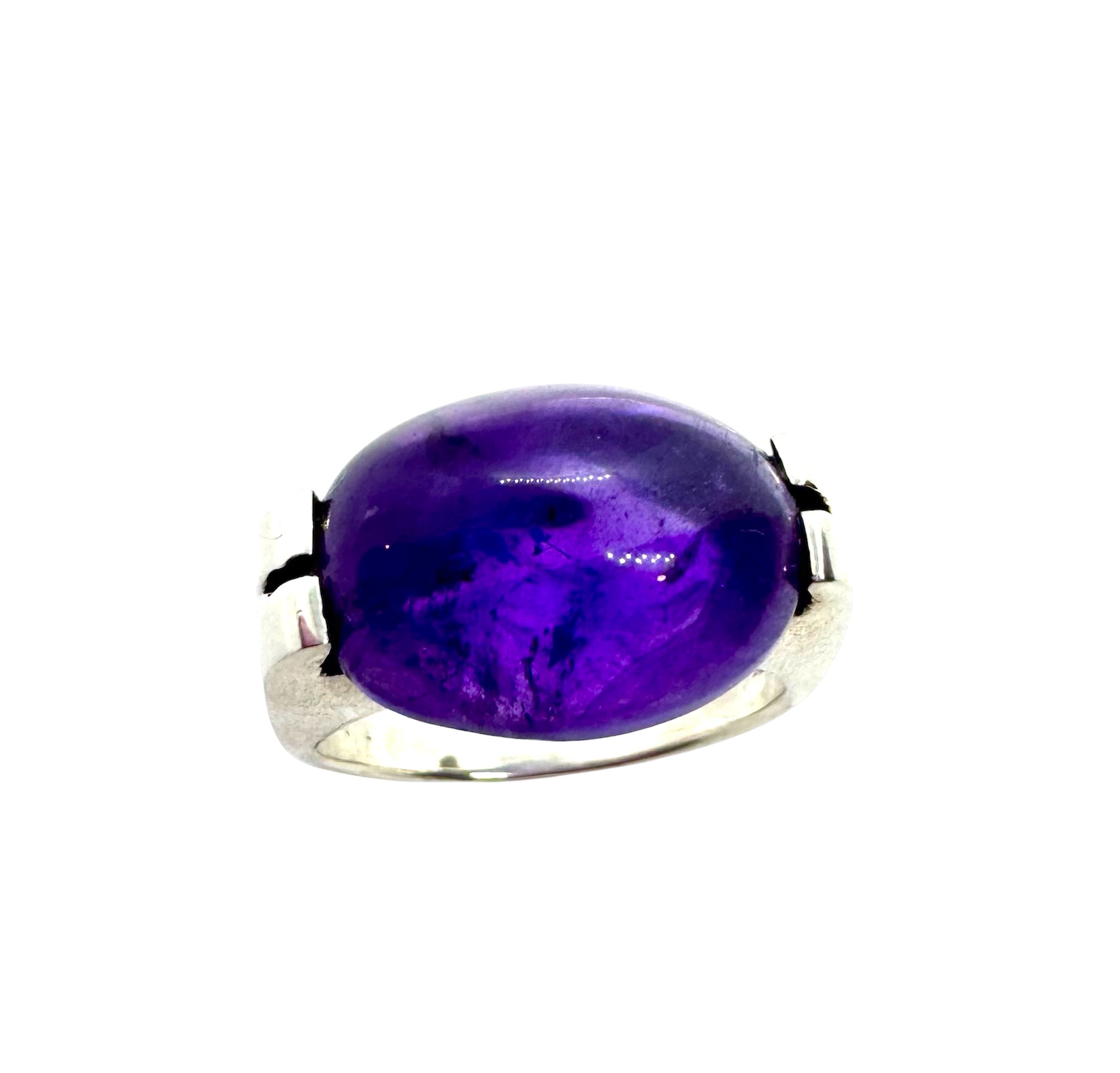 Anel com Cabochão Oval Grande Ametista