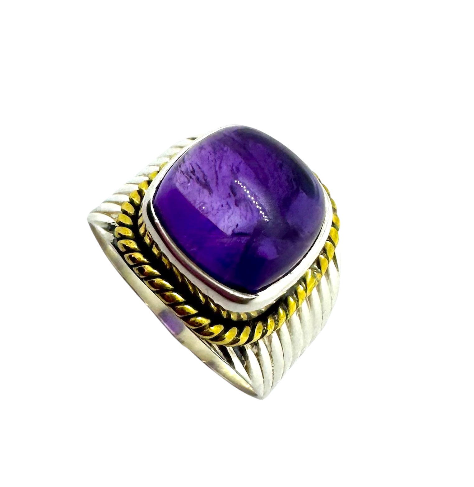 Anel em Prata com Cabochão Quadrado em Ametista e Detalhes em Latão