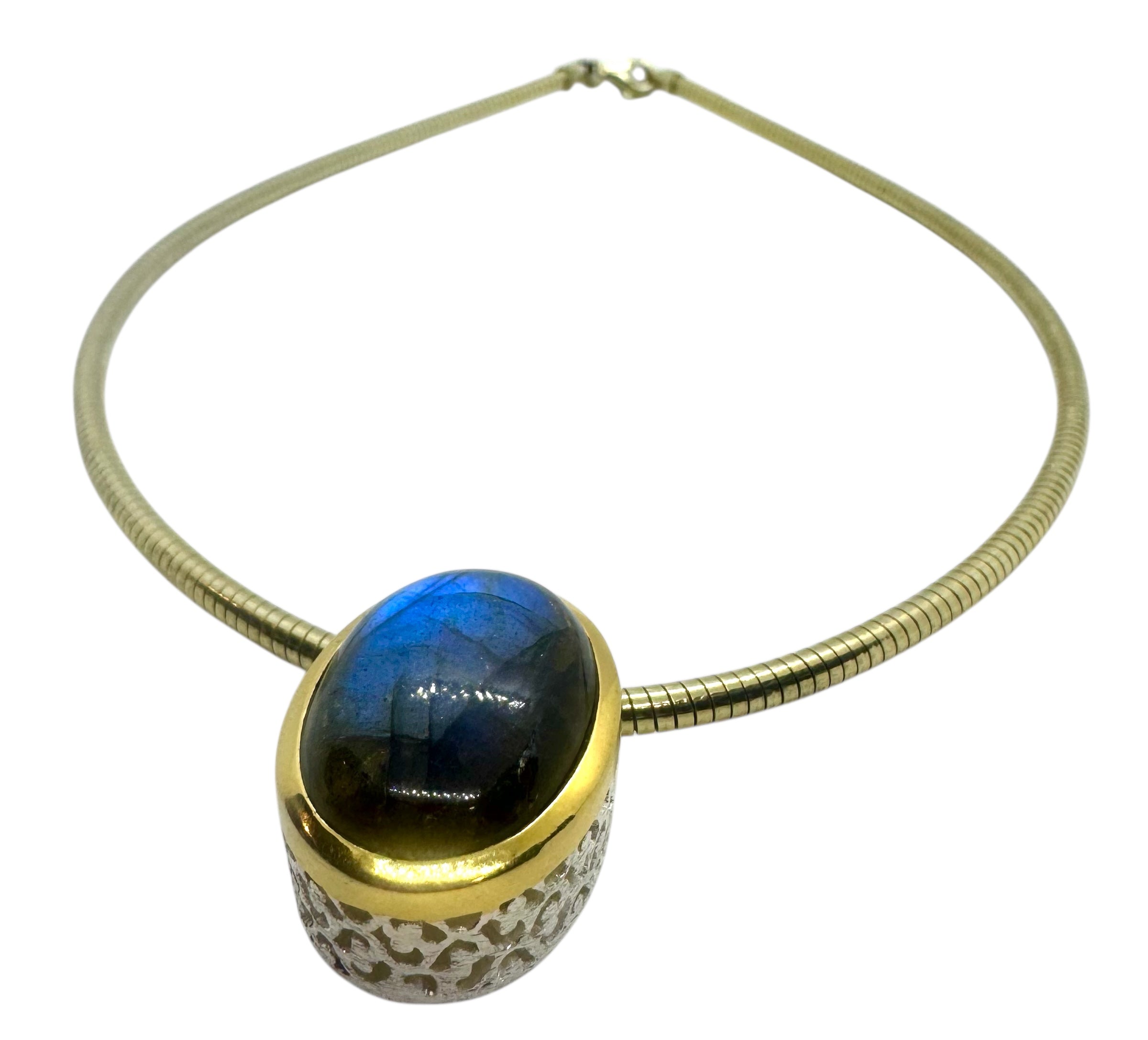 Colar Labradorite ousado com detalhes em prata dourada