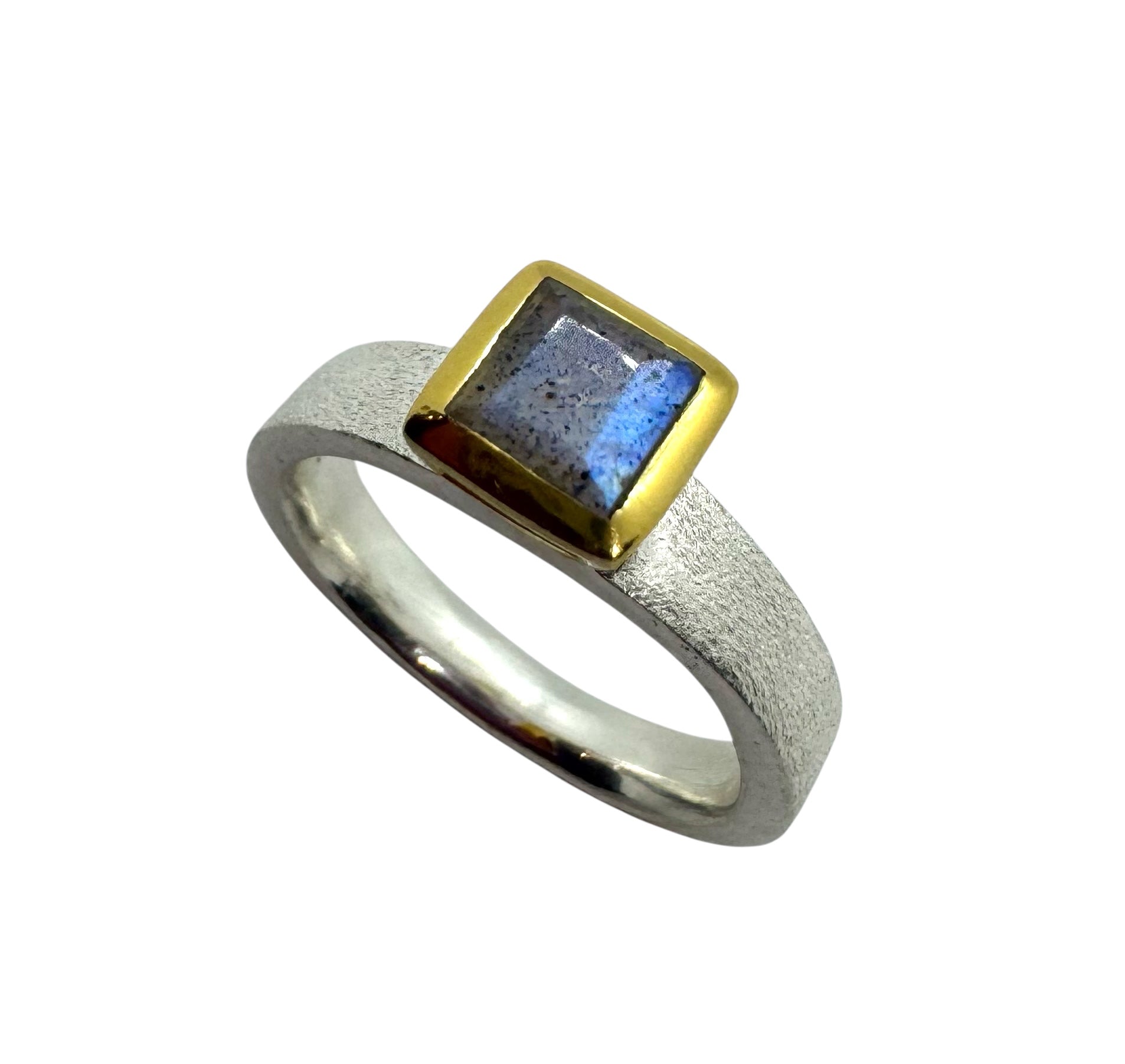 Anel quadrado em labradorite com detalhes em ouro e prata