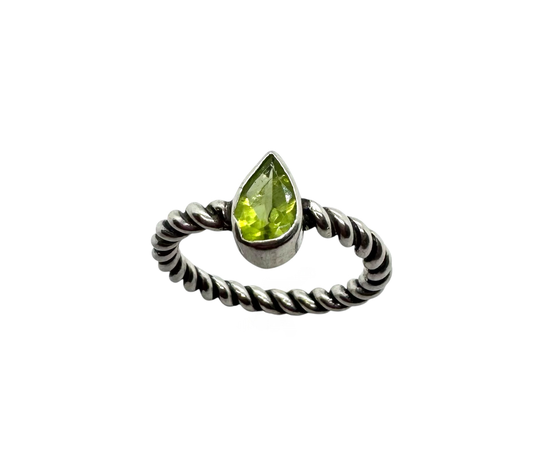 Anel de Peridoto em Forma de Lágrima | Prata de Lei Texturizada
