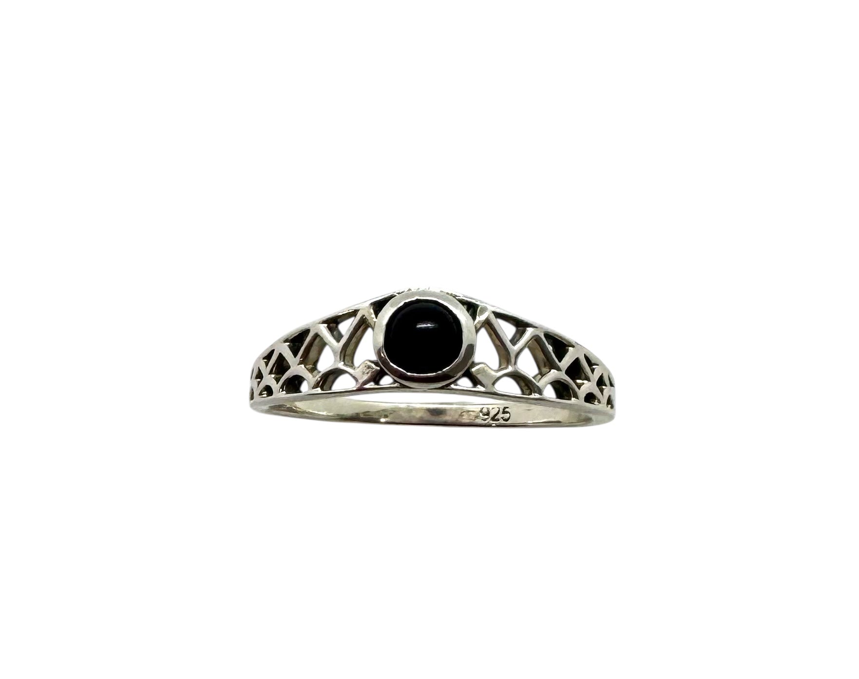 Anel Cabochão de Espinélio Preto | Prata de Lei Texturizada