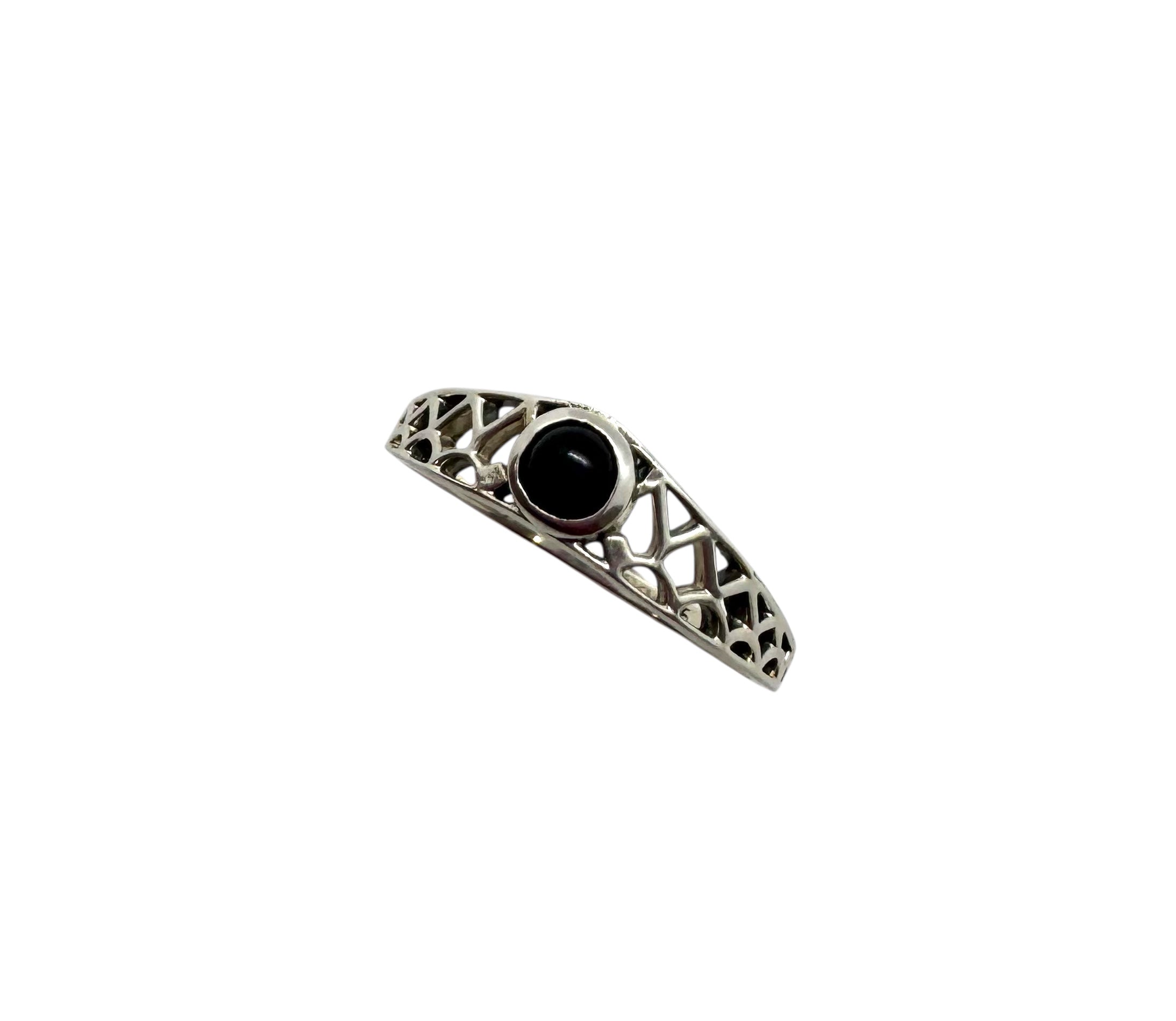 Anel Cabochão de Espinélio Preto | Prata de Lei Texturizada