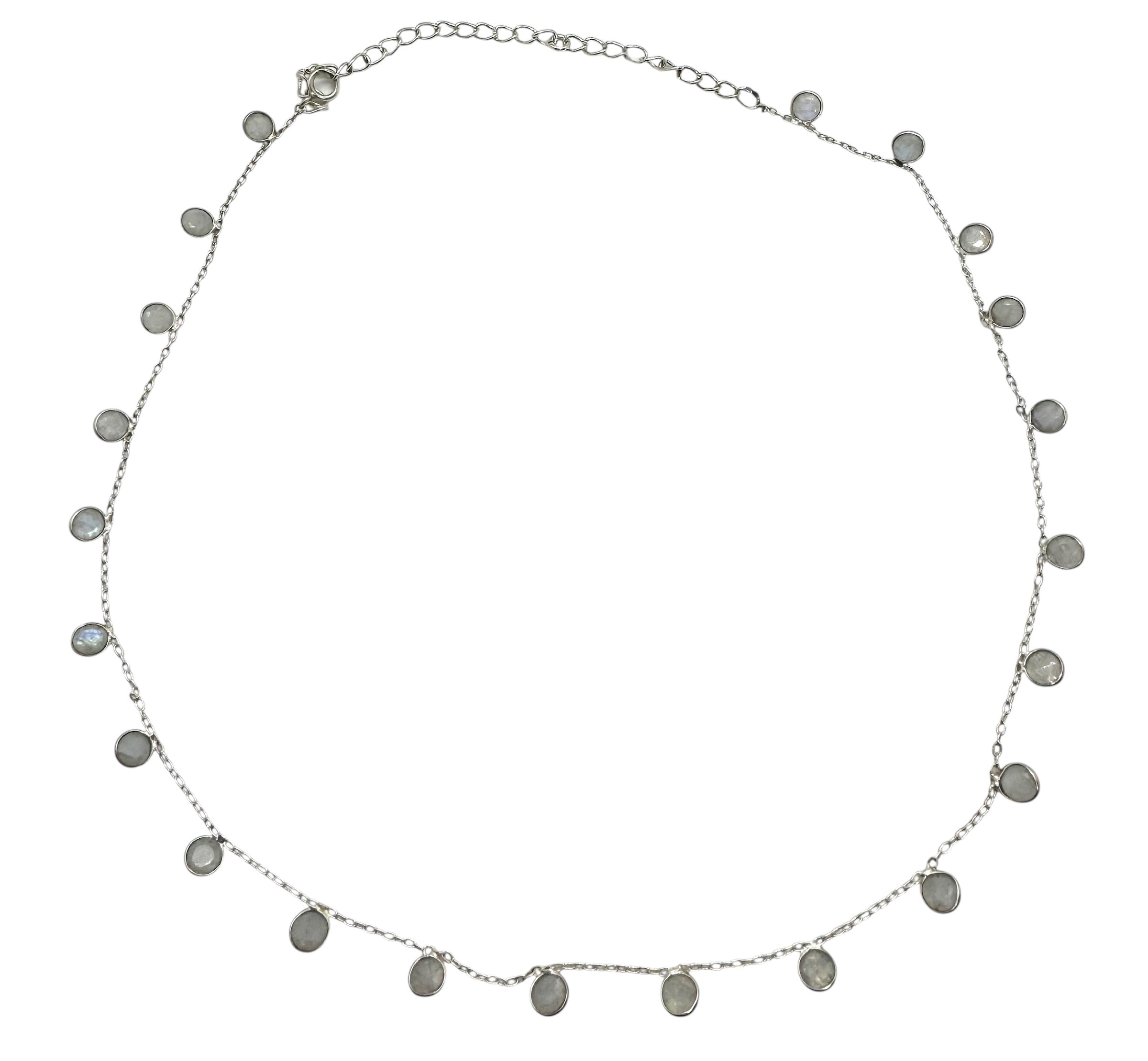 Colar com várias pedras da lua e lapidação de diamantes