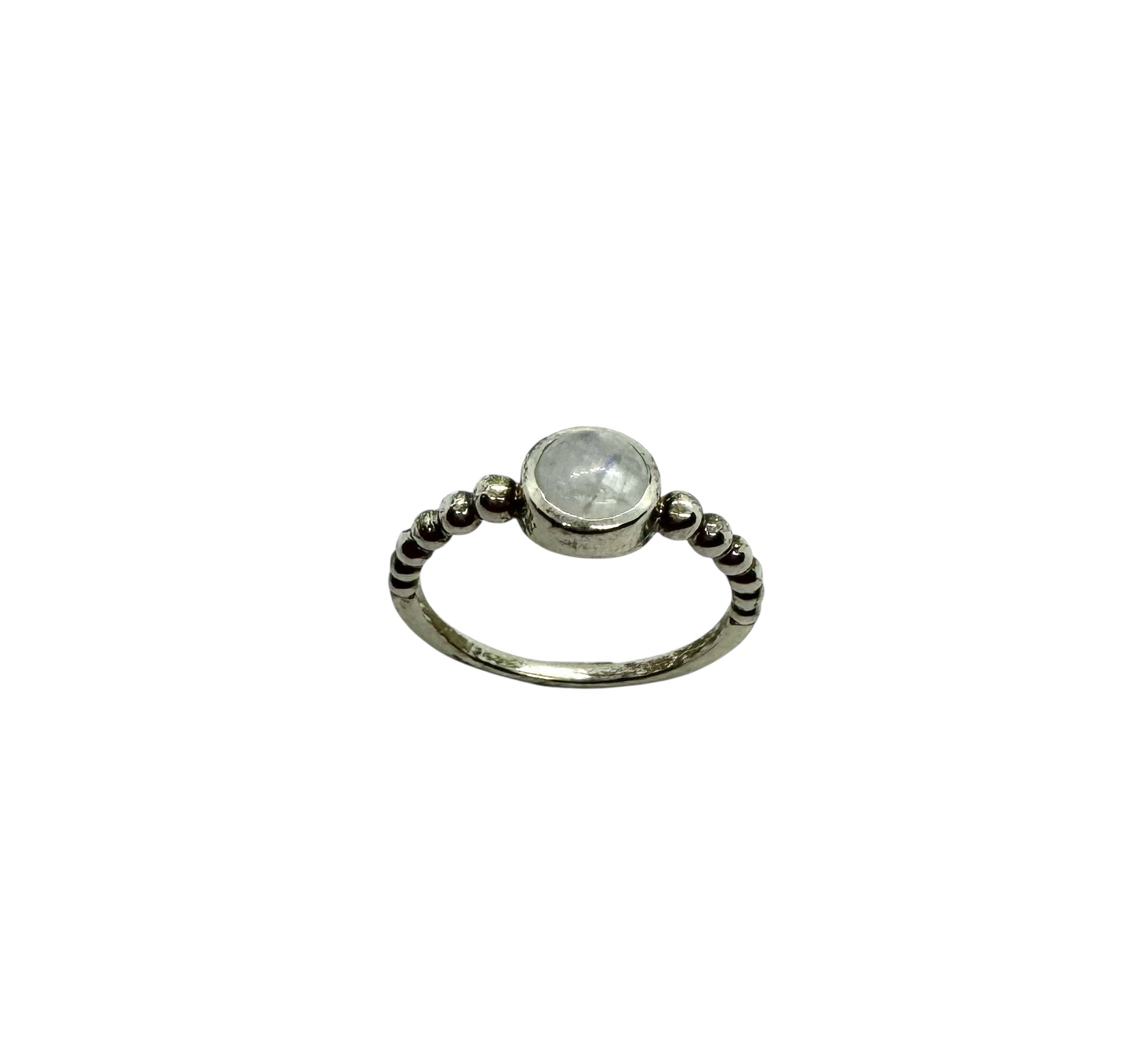 Anel Cabochão de Pedra da Lua com Detalhes em Prata e Contas