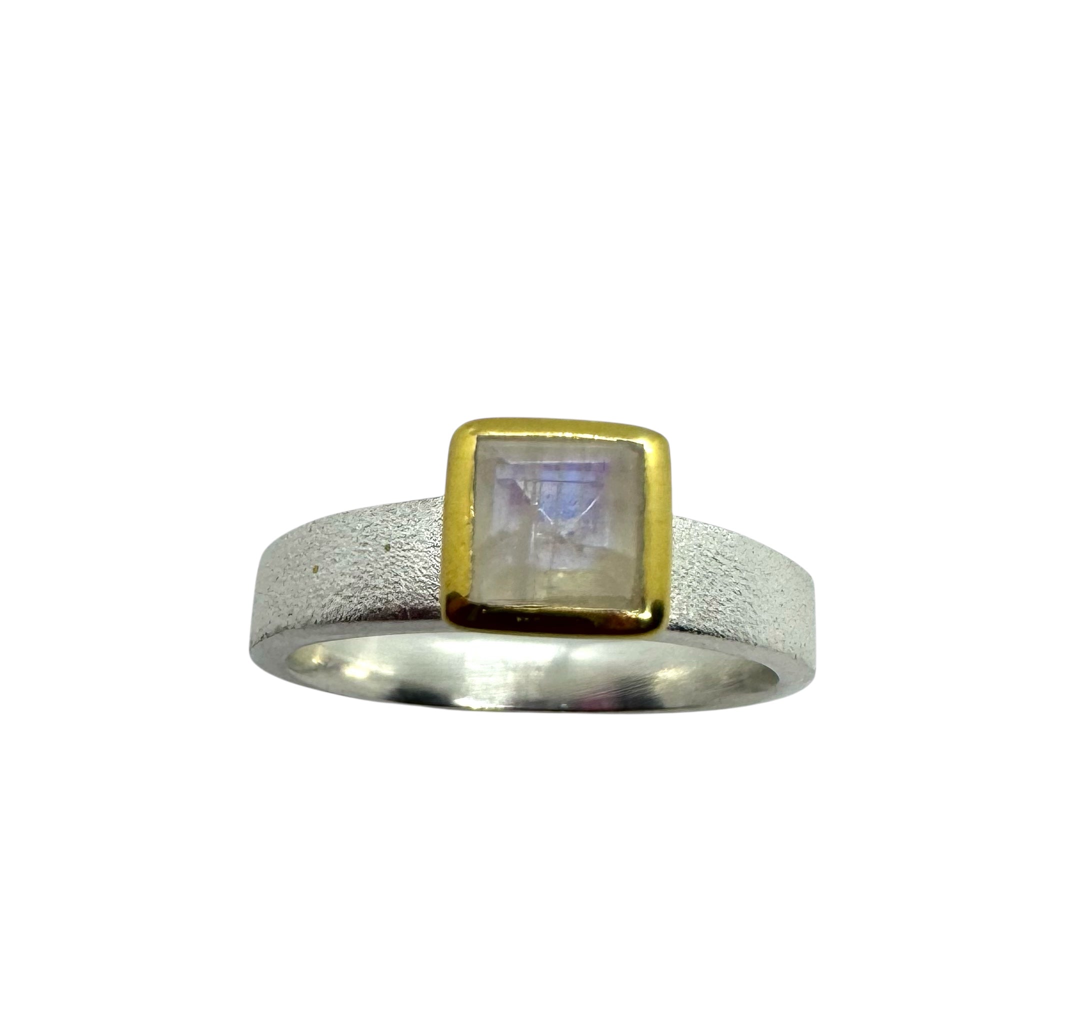 Anel quadrado de pedra da lua com detalhes em dourado e prateado