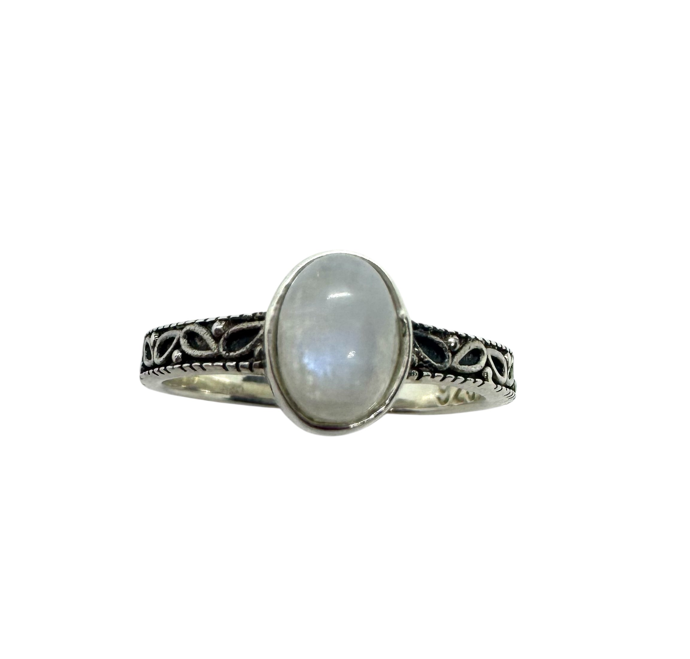 Anel em Prata com Cabochão de Pedra da Lua Oval