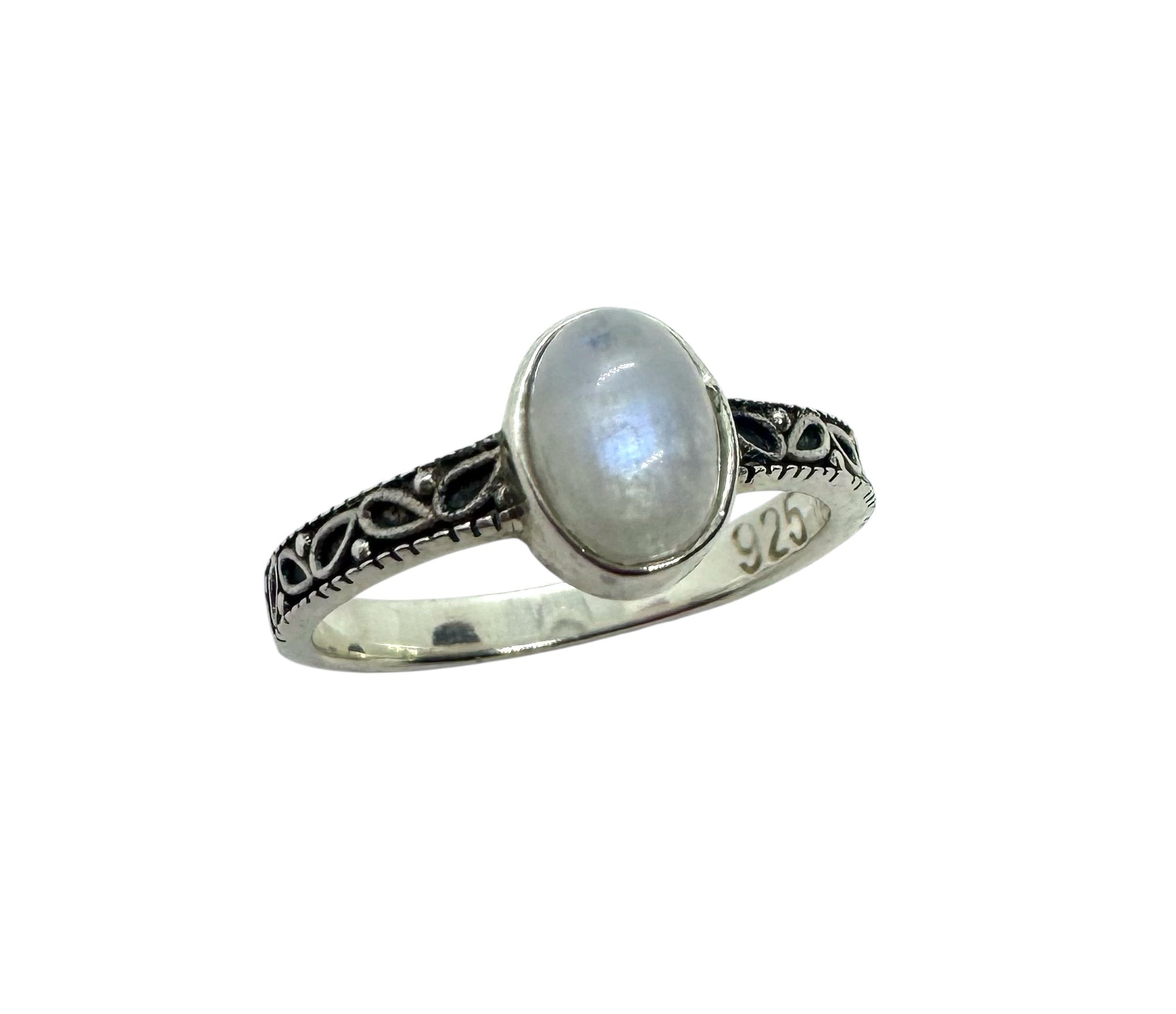 Anel em Prata com Cabochão de Pedra da Lua Oval