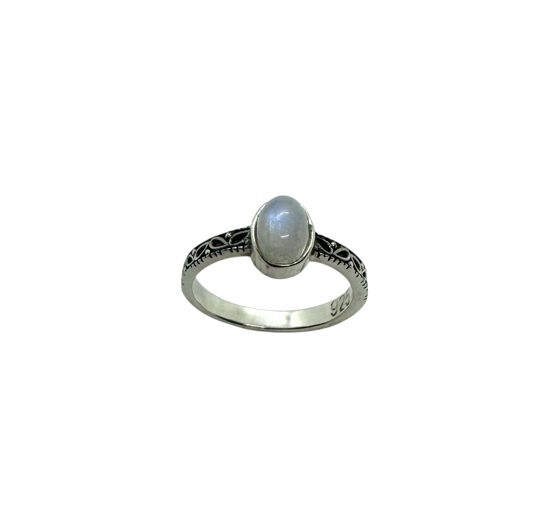 Anel em Prata com Cabochão de Pedra da Lua Oval