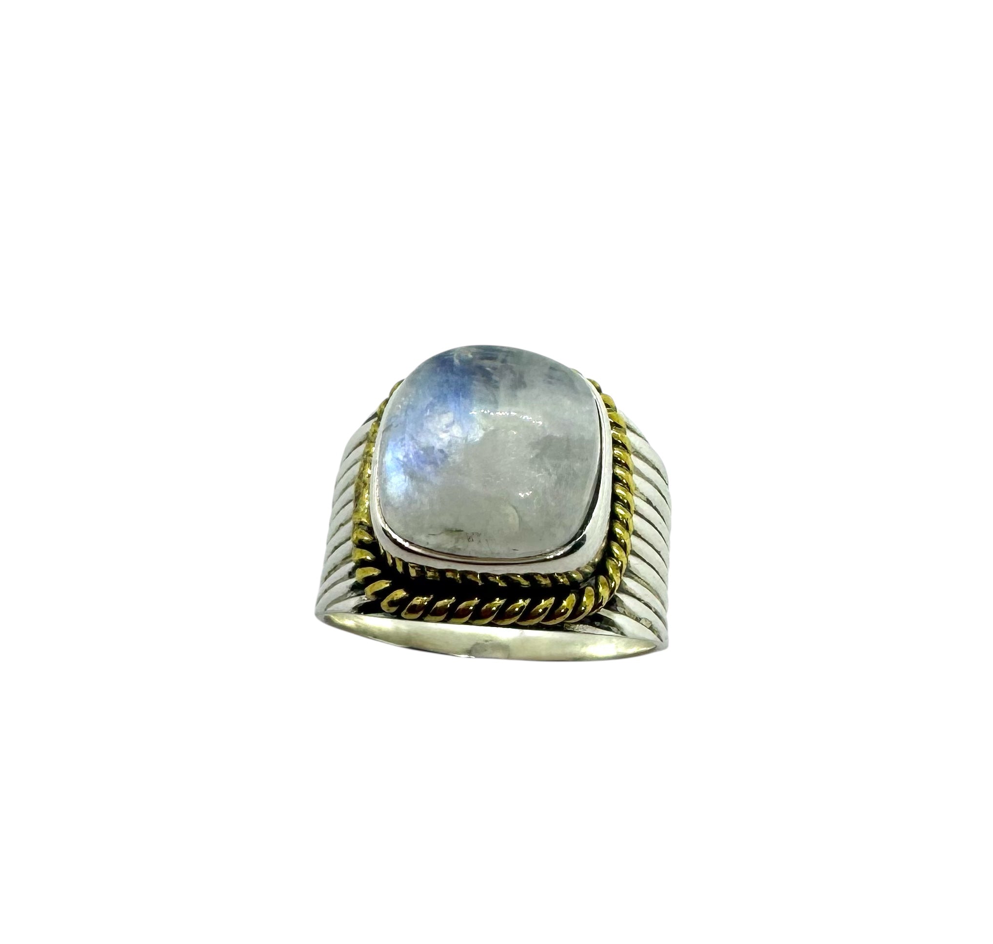 Anel Cabochão de Pedra da Lua com Detalhes em Latão Dourado